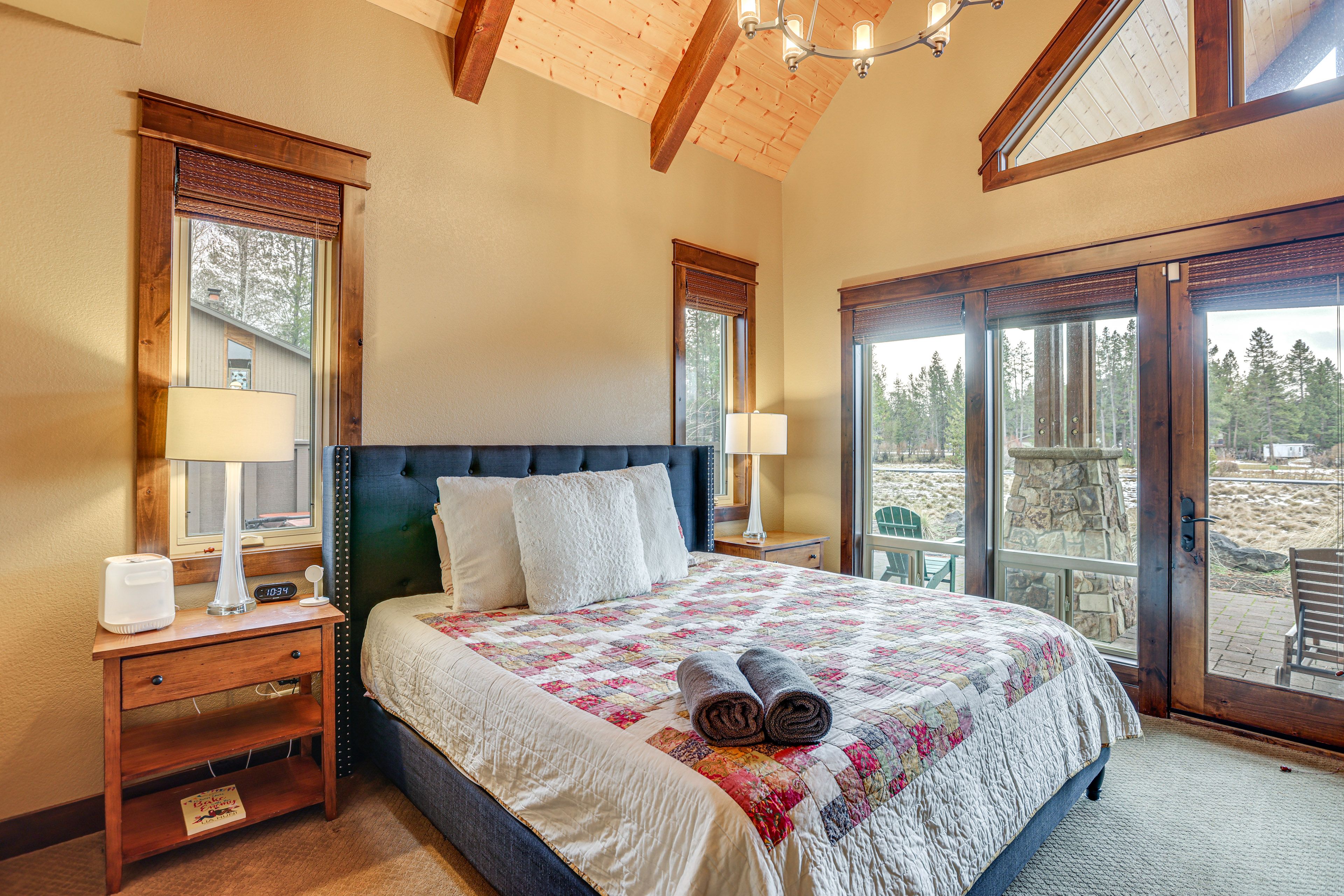 Bedroom 1 | 1st Floor | King Bed | Linens Provided | En-Suite Bathroom