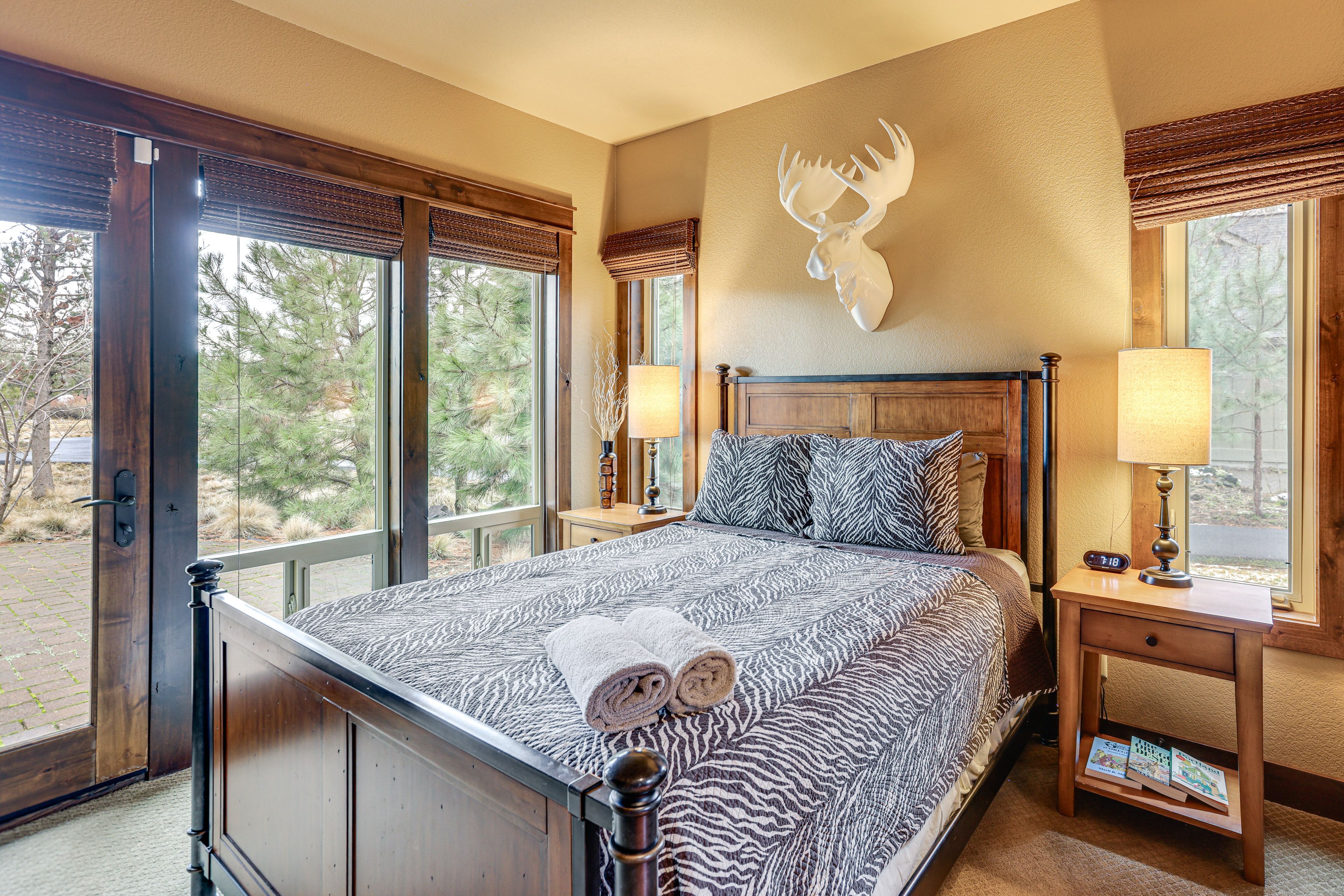 Bedroom 2 | 1st Floor | Queen Bed