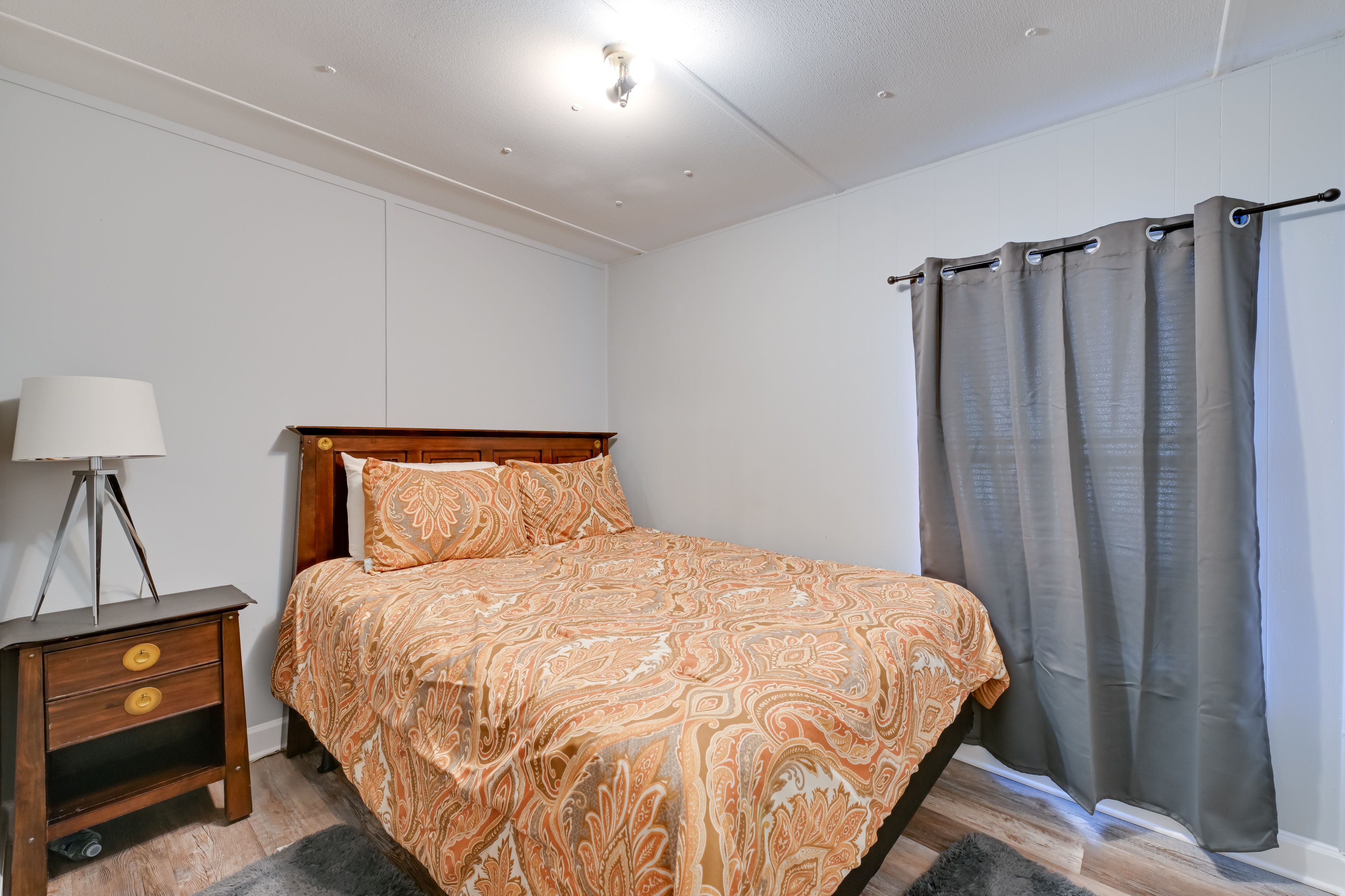 Bedroom 2 | Queen Bed