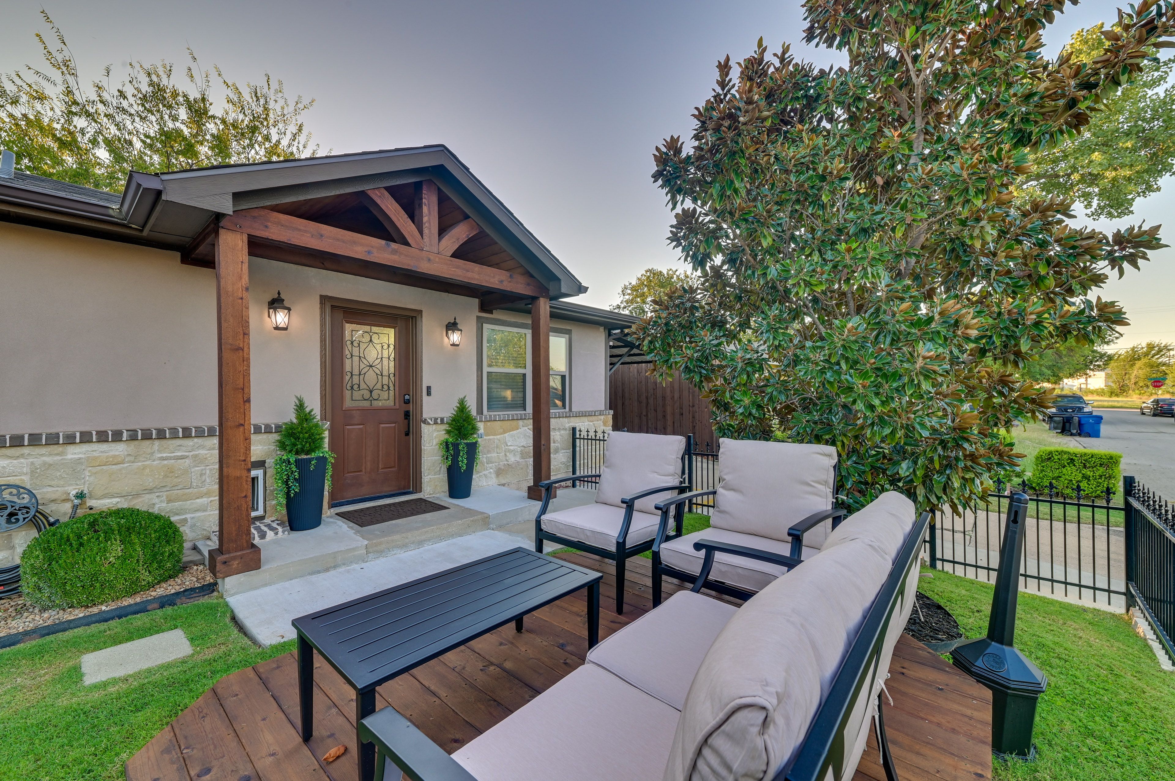Fenced-In Yard w/ Seating