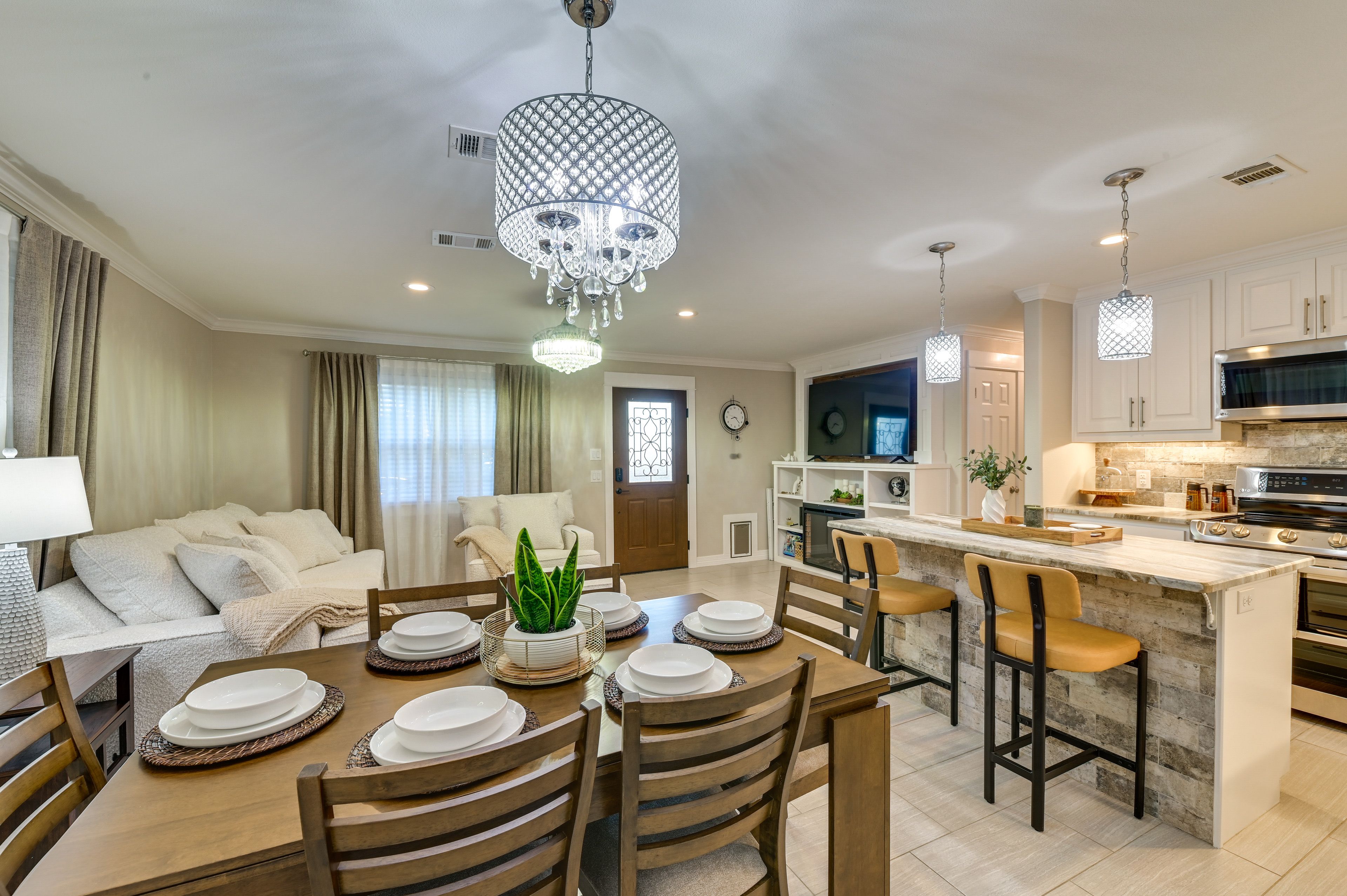 Dining Area | Dishware/Flatware