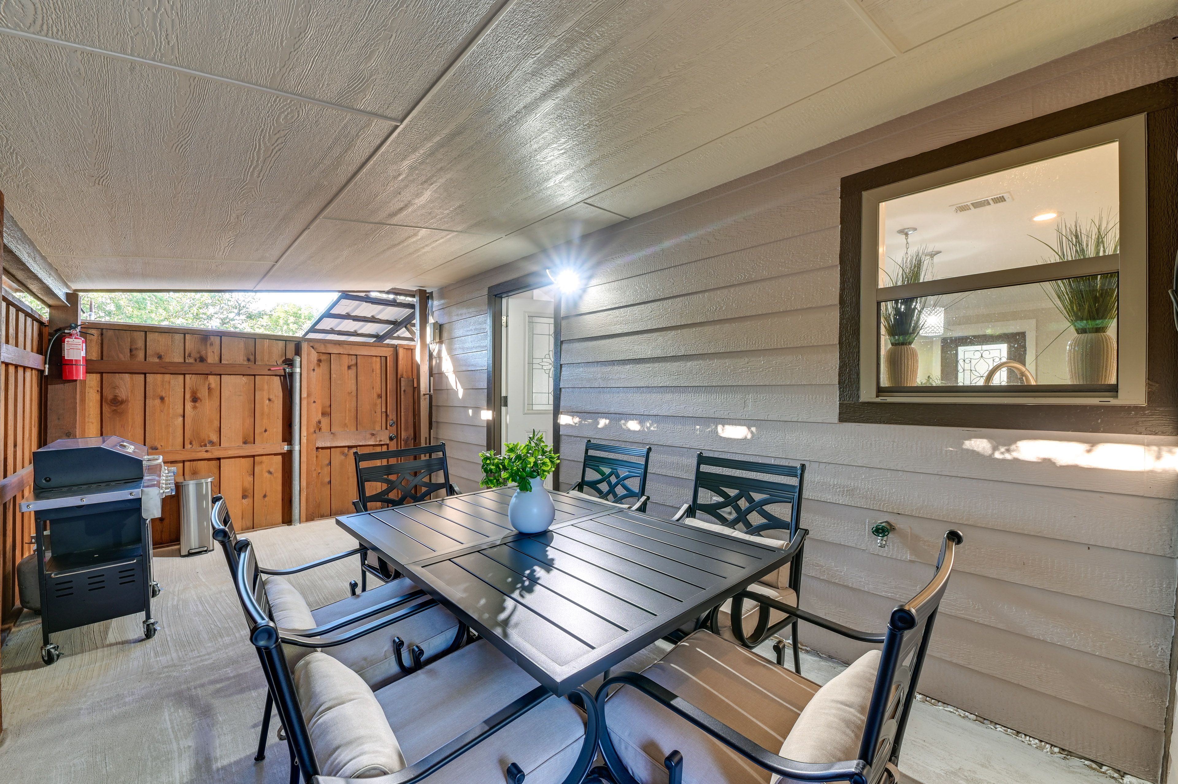 Covered Patio w/ Dining Table | Gas Grill
