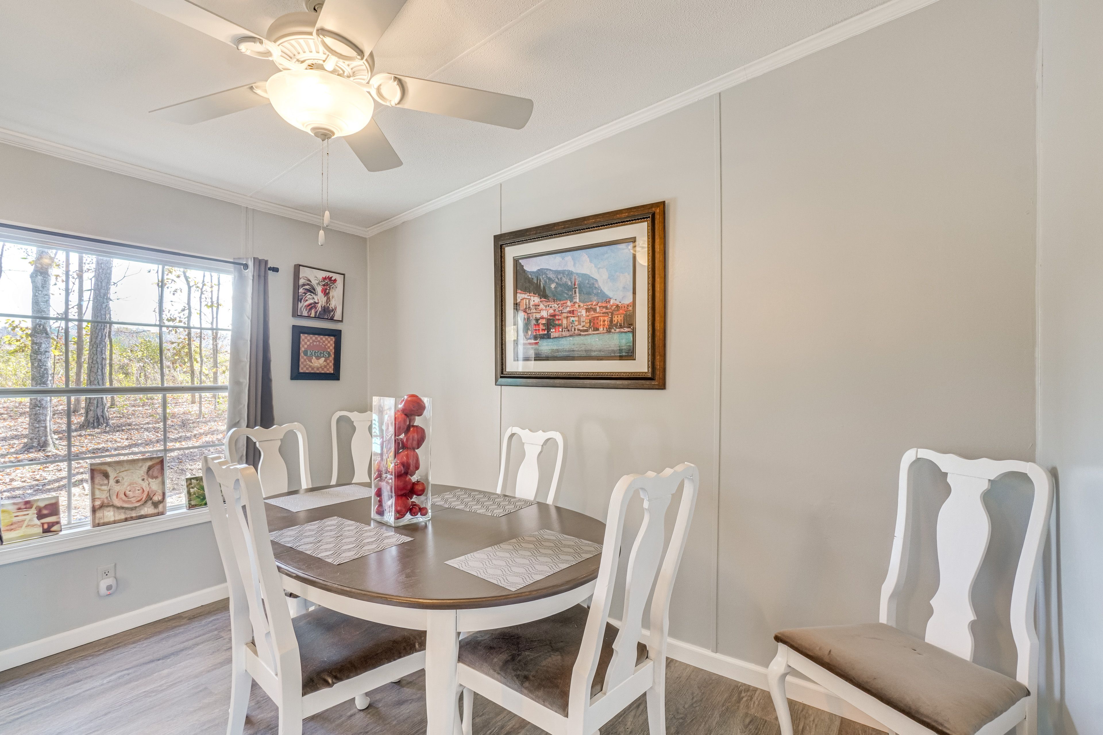 Dining Area | Dishware & Flatware Provided