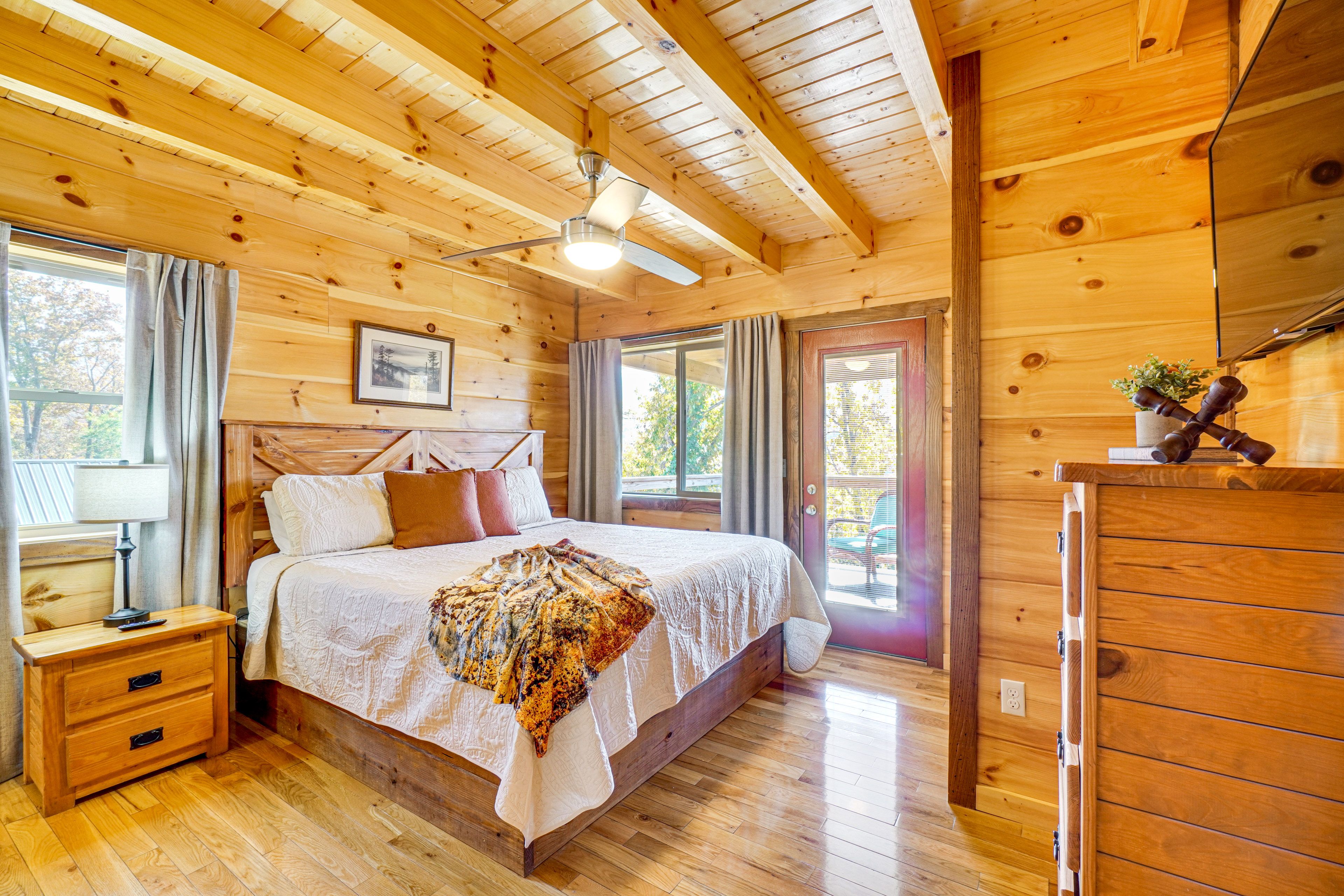 Bedroom 1 | Main Level | King Bed | Smart TV | Linens Provided