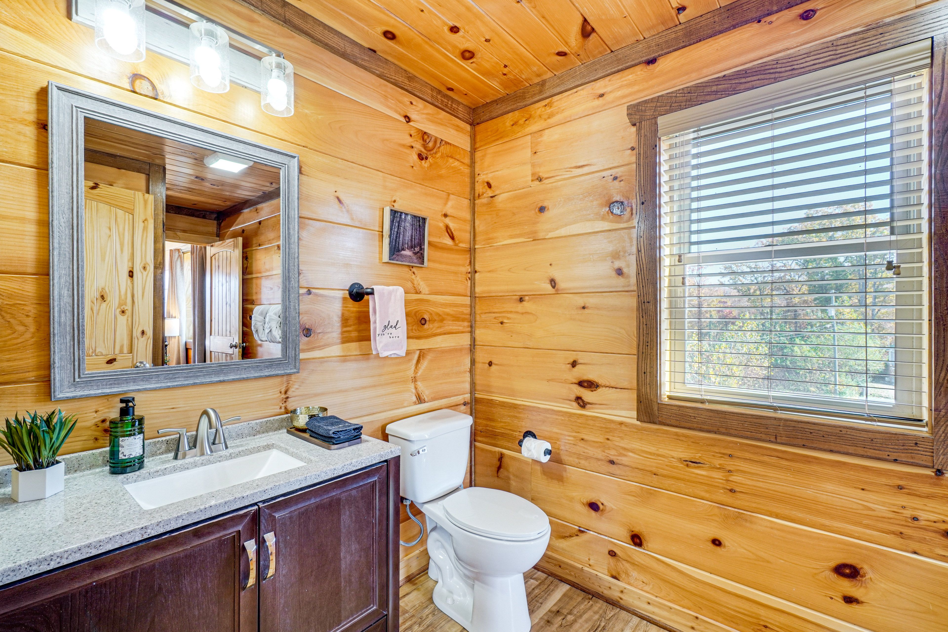 Bathroom | Upper Level | Complimentary Toiletries | Hair Dryer