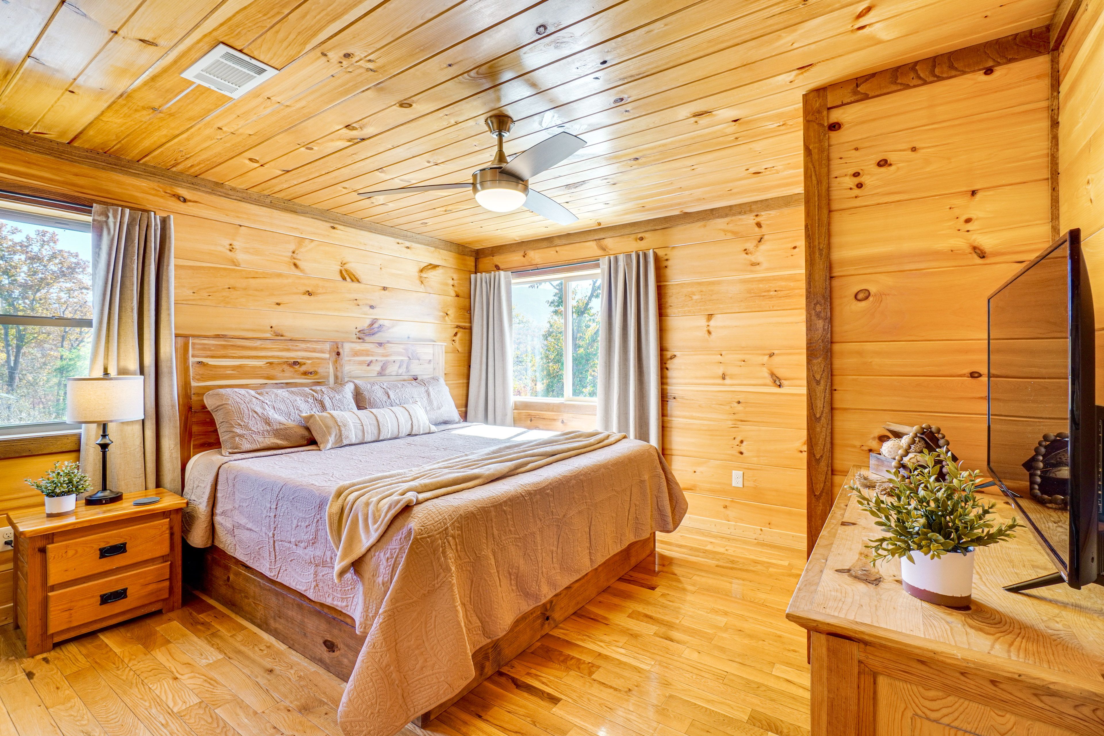 Bedroom 2 | Upper Level | King Bed | Smart TV