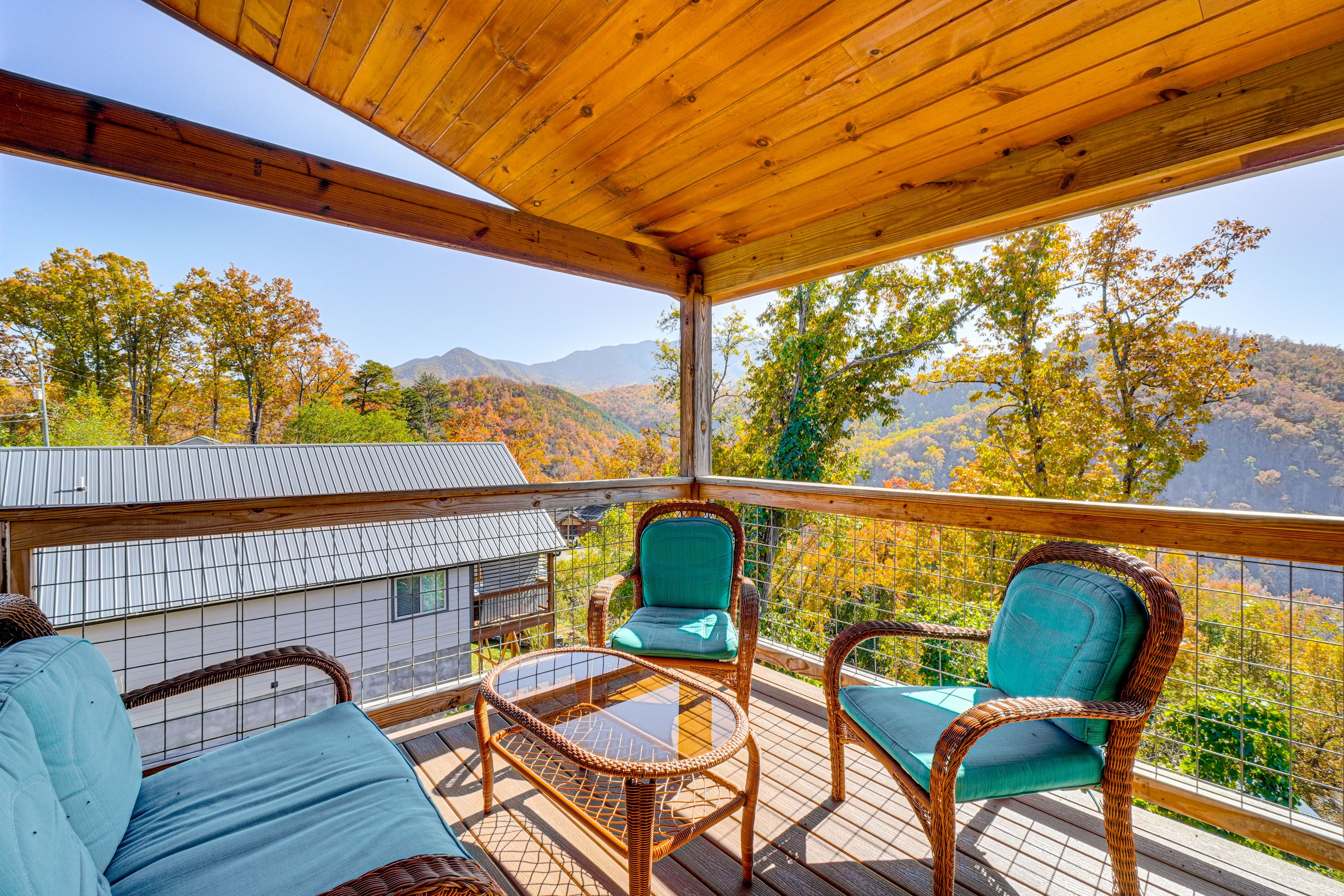 Main-Level Deck | Hot Tub