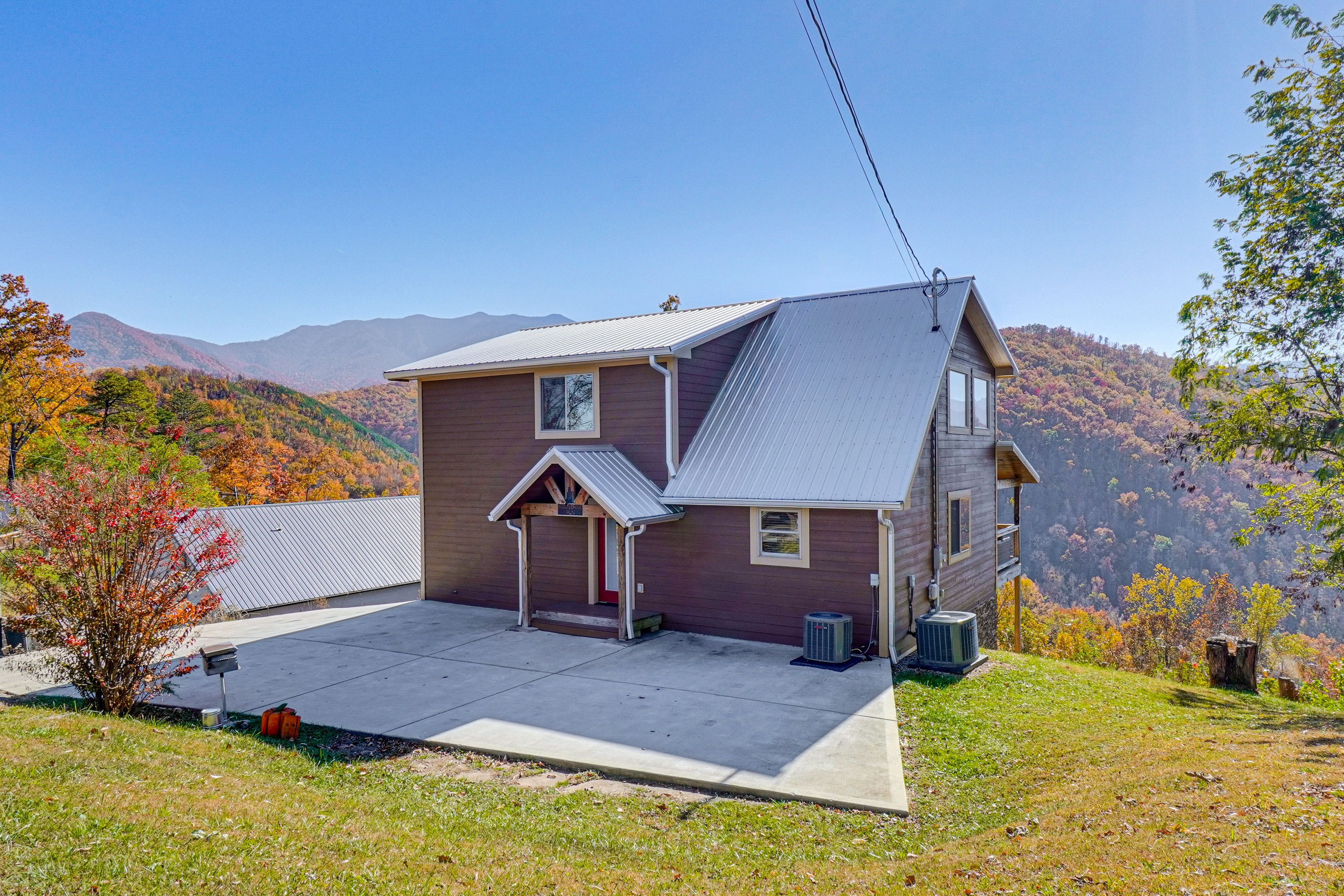 Exterior | Mountain Views | 3 Mi to National Park Entrance