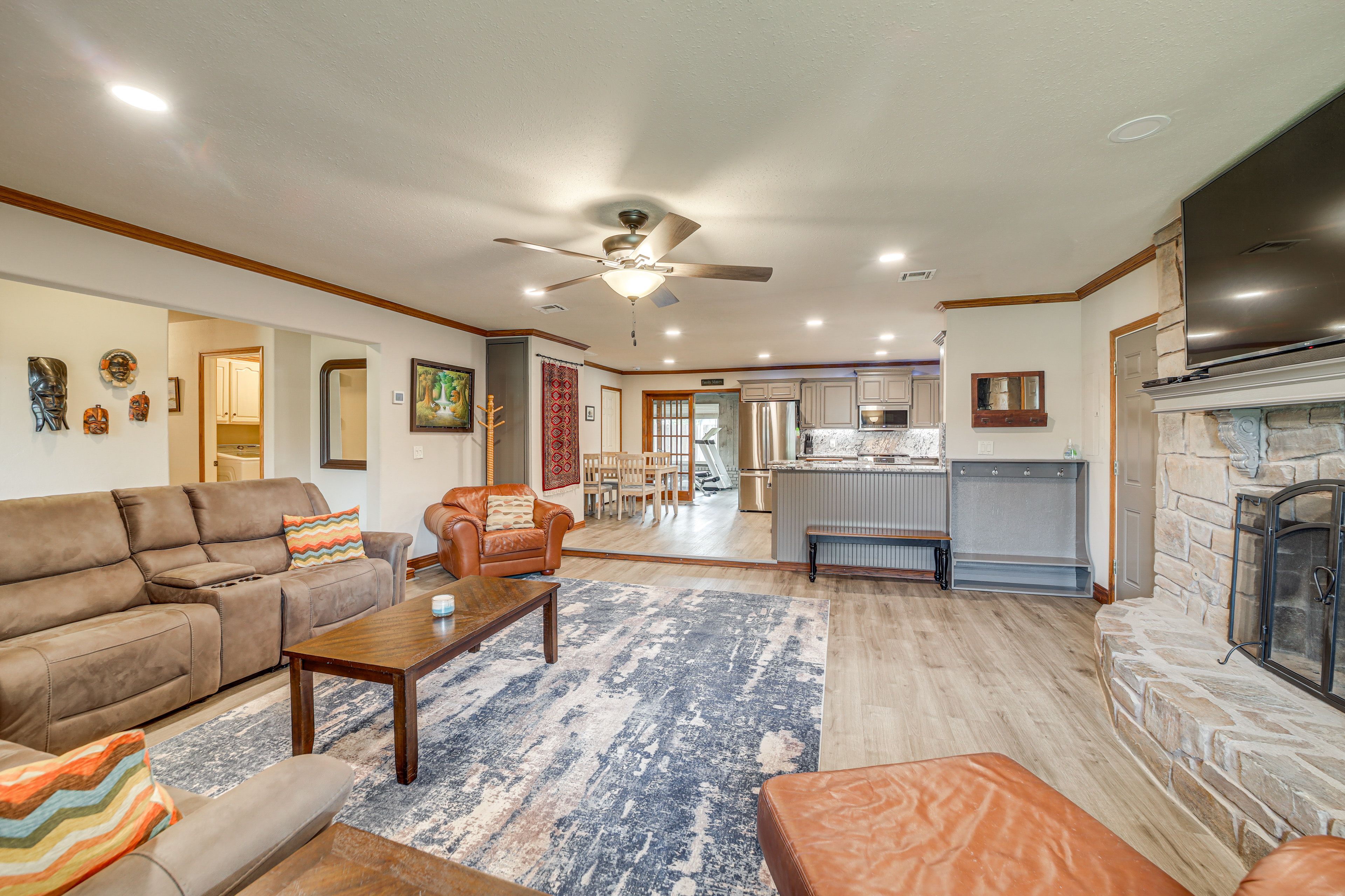 Open Floor Plan | Come Stay Here!