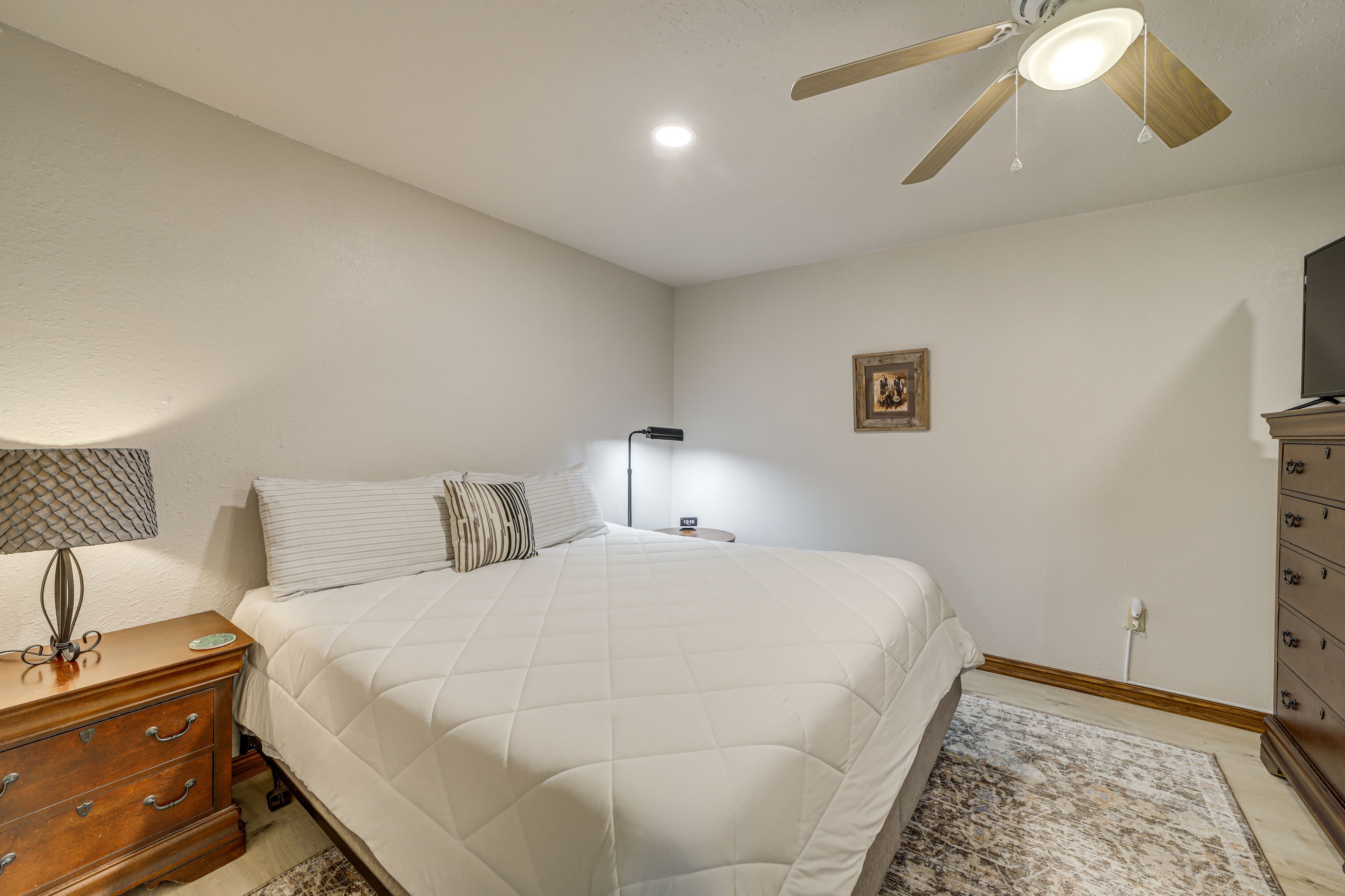 Bedroom 1 | King Bed | En-Suite Bathroom