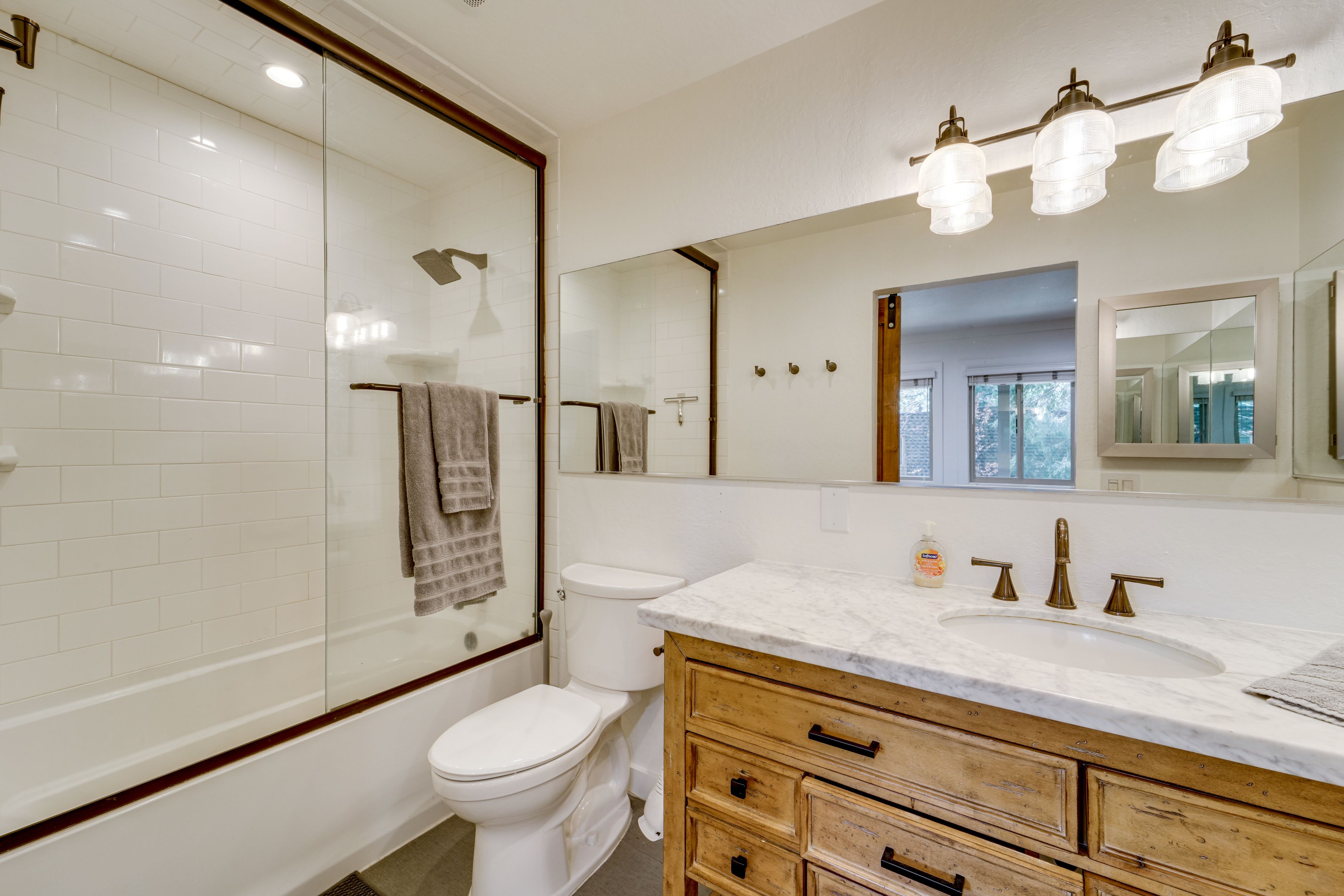 Full Bath | Towels | Hair Dryer | 2nd Floor