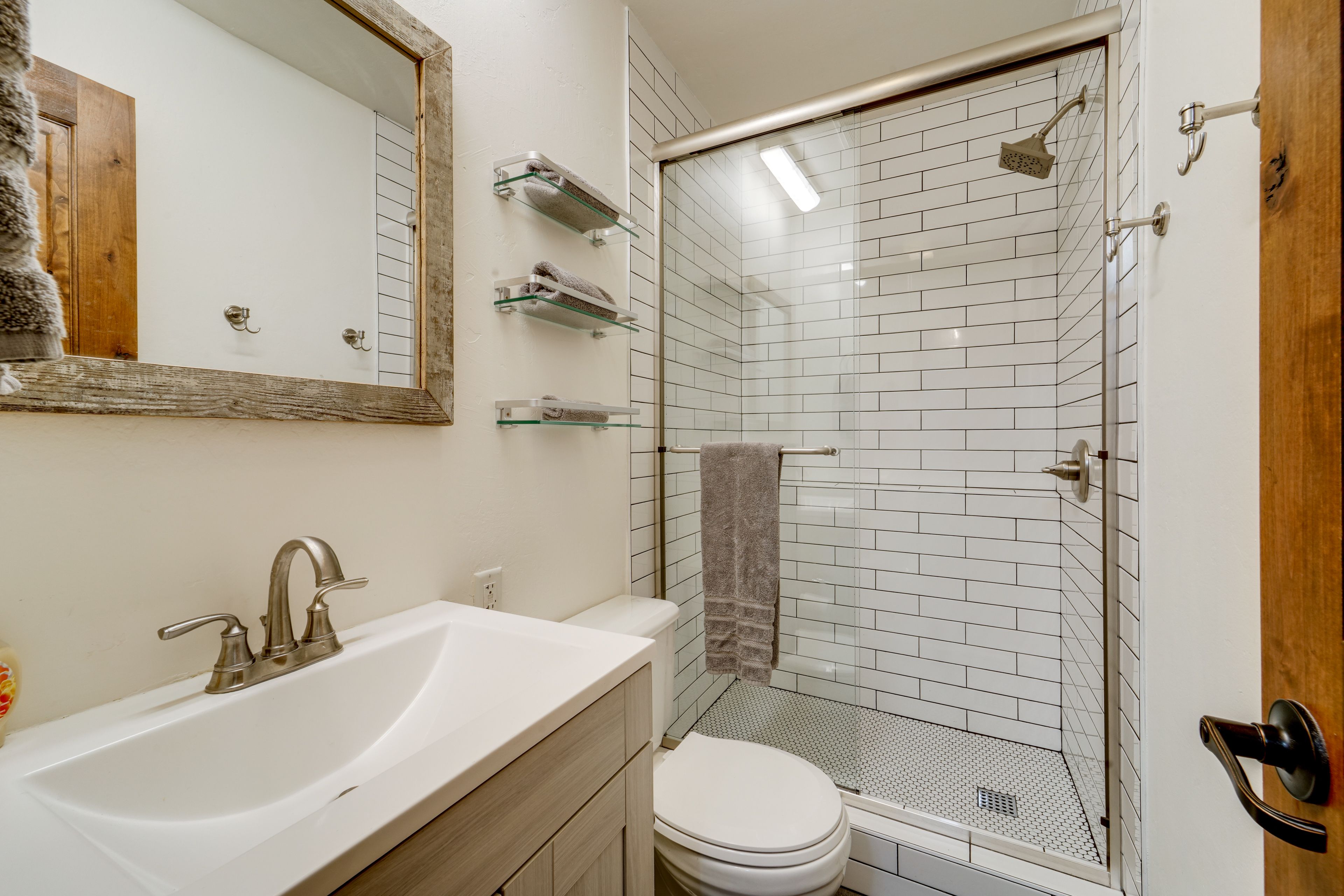 Full Bath | 2nd Floor