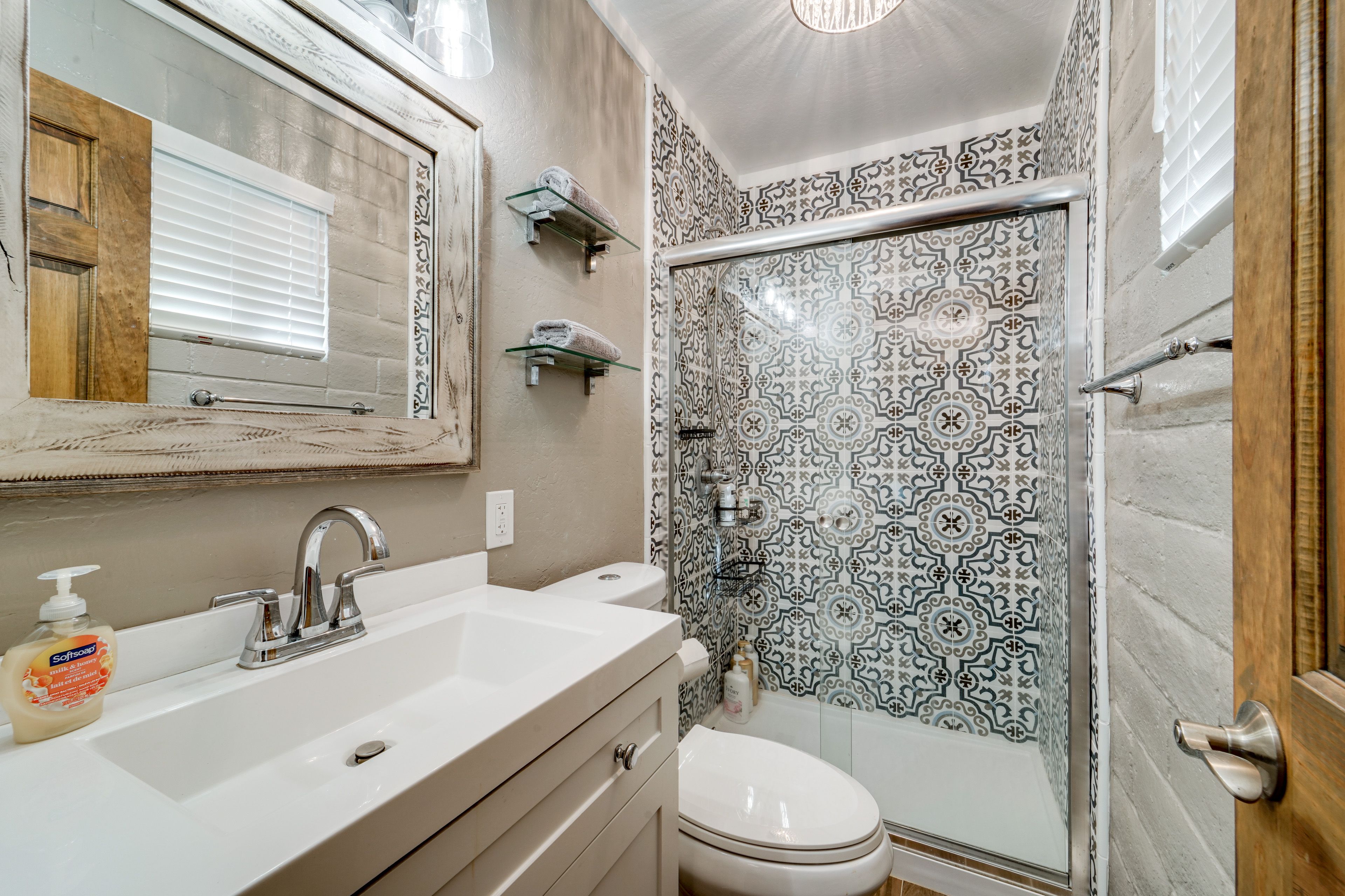 Full Bath | 2nd Floor