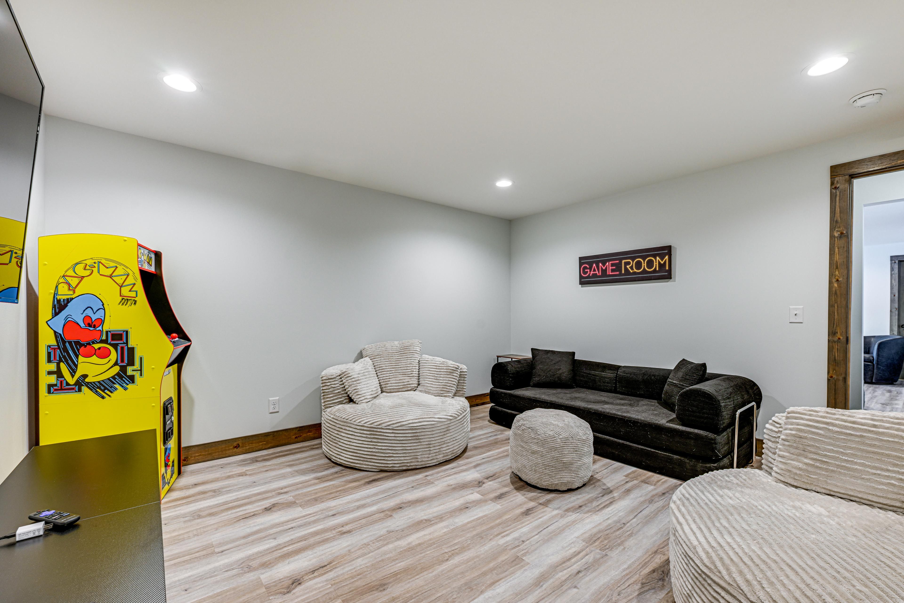 Den | Video Games | Pac-Man