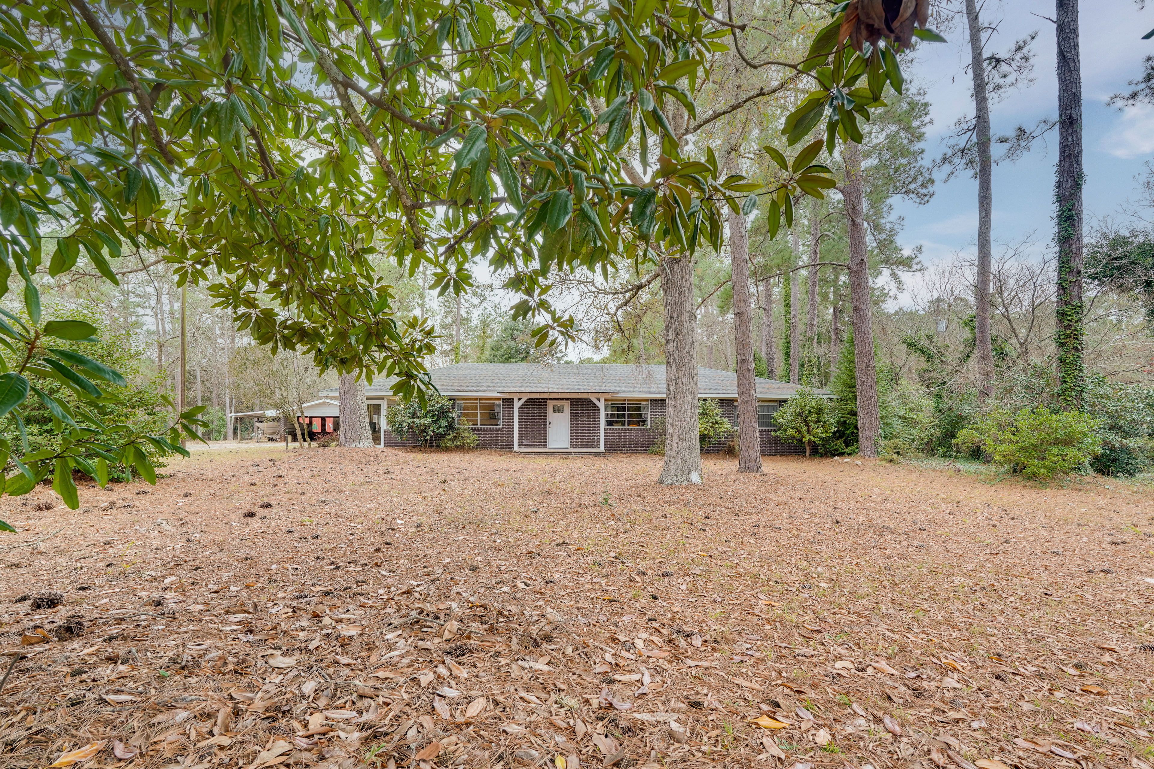 Exterior | Driveway (4 Vehicles) | Trailer Parking