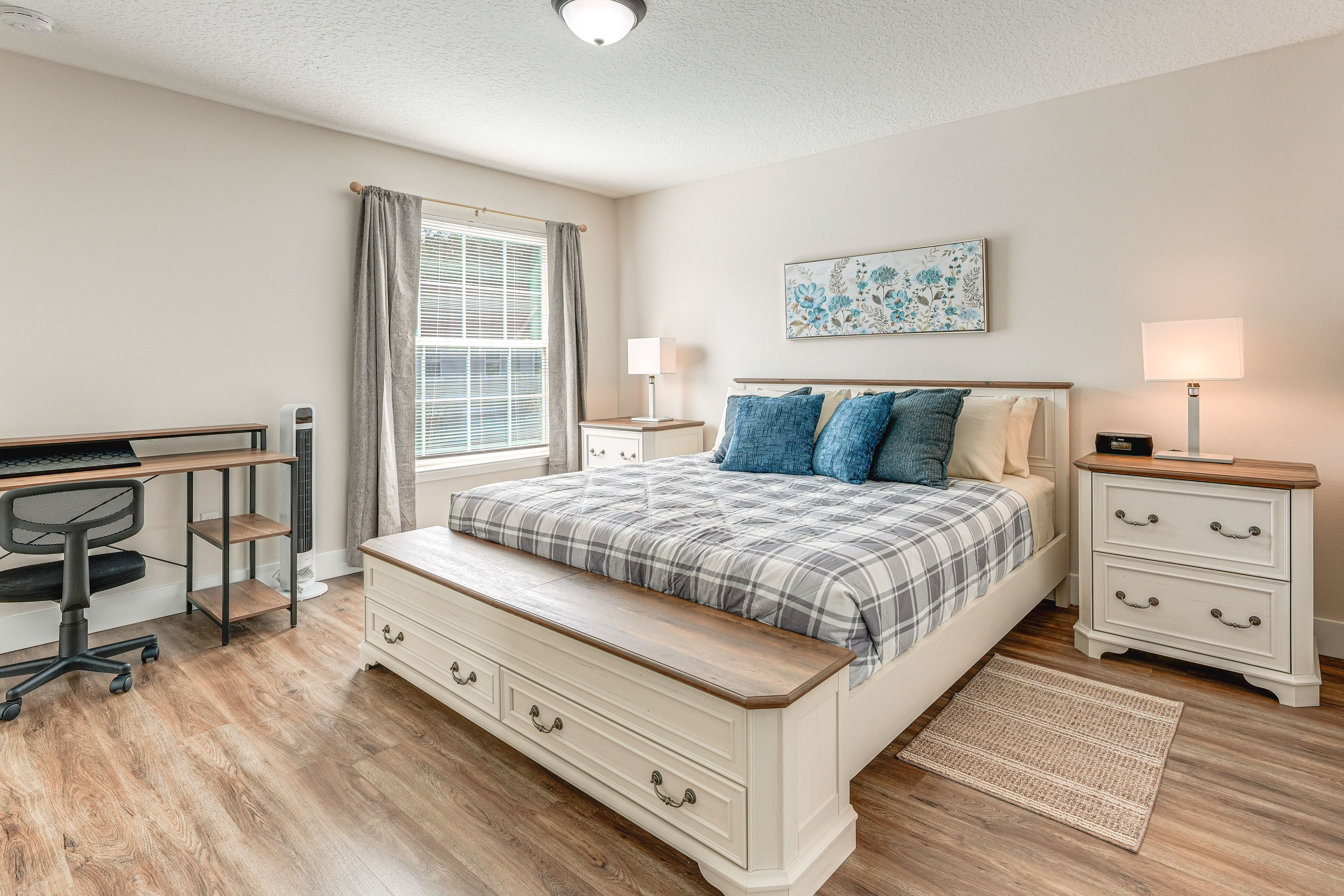 Bedroom 1 | King Bed | Desk | En-Suite Bathroom | 2nd Floor