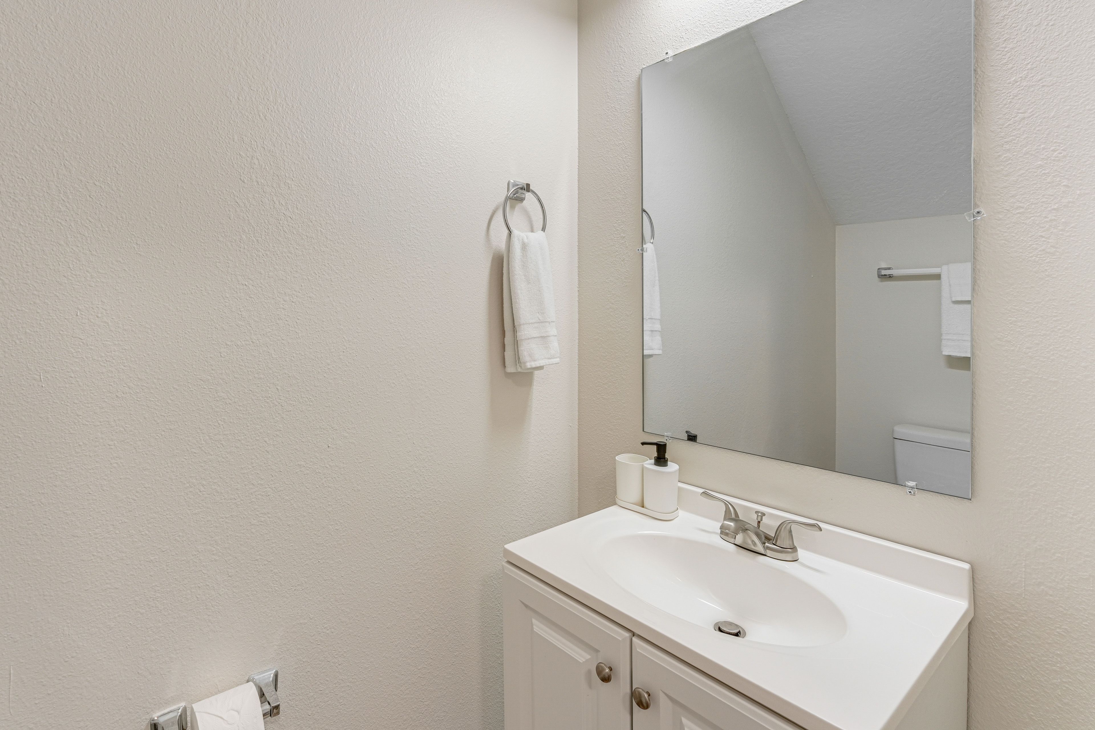 Half Bathroom | 1st Floor