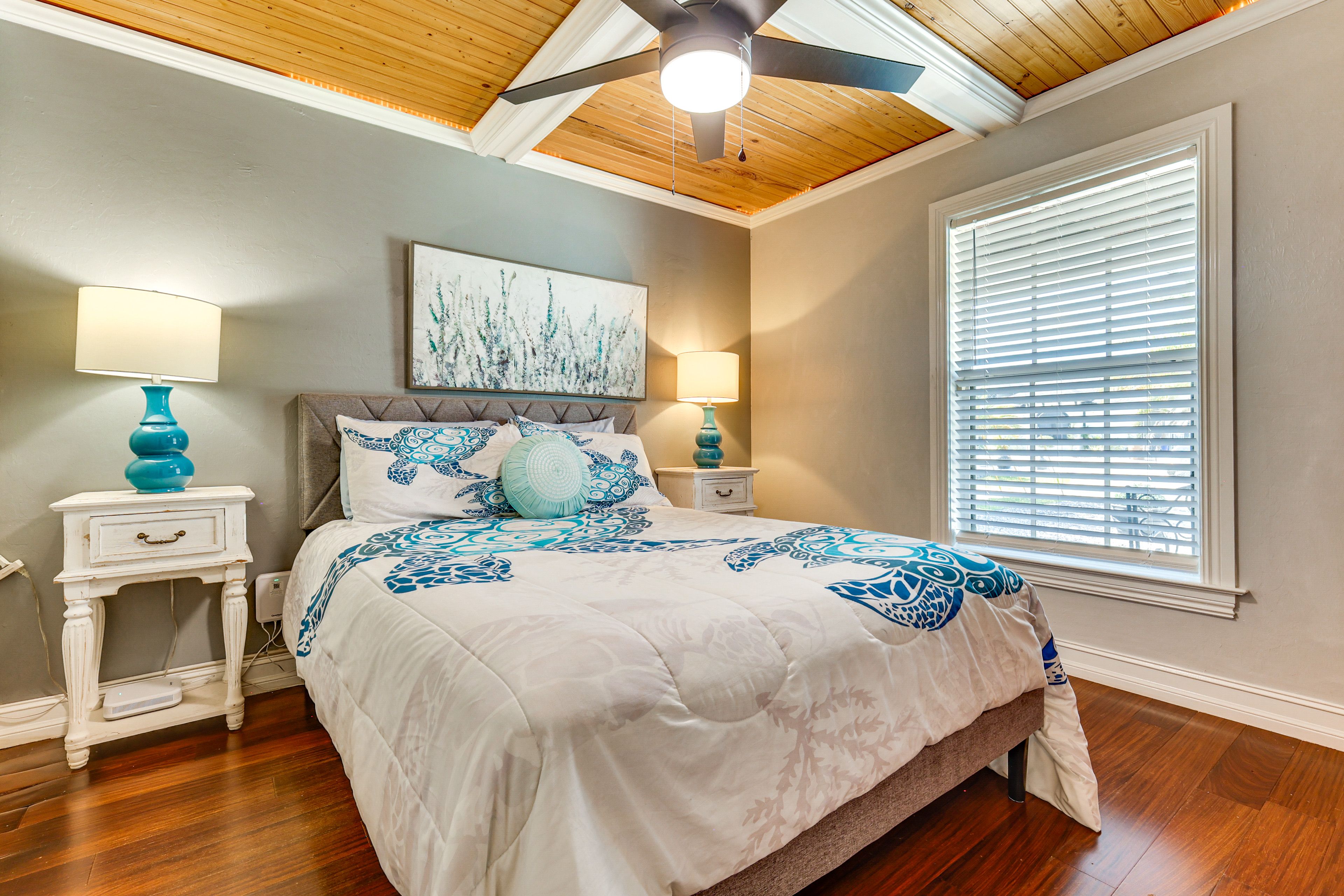 Bedroom 2 | Queen Bed