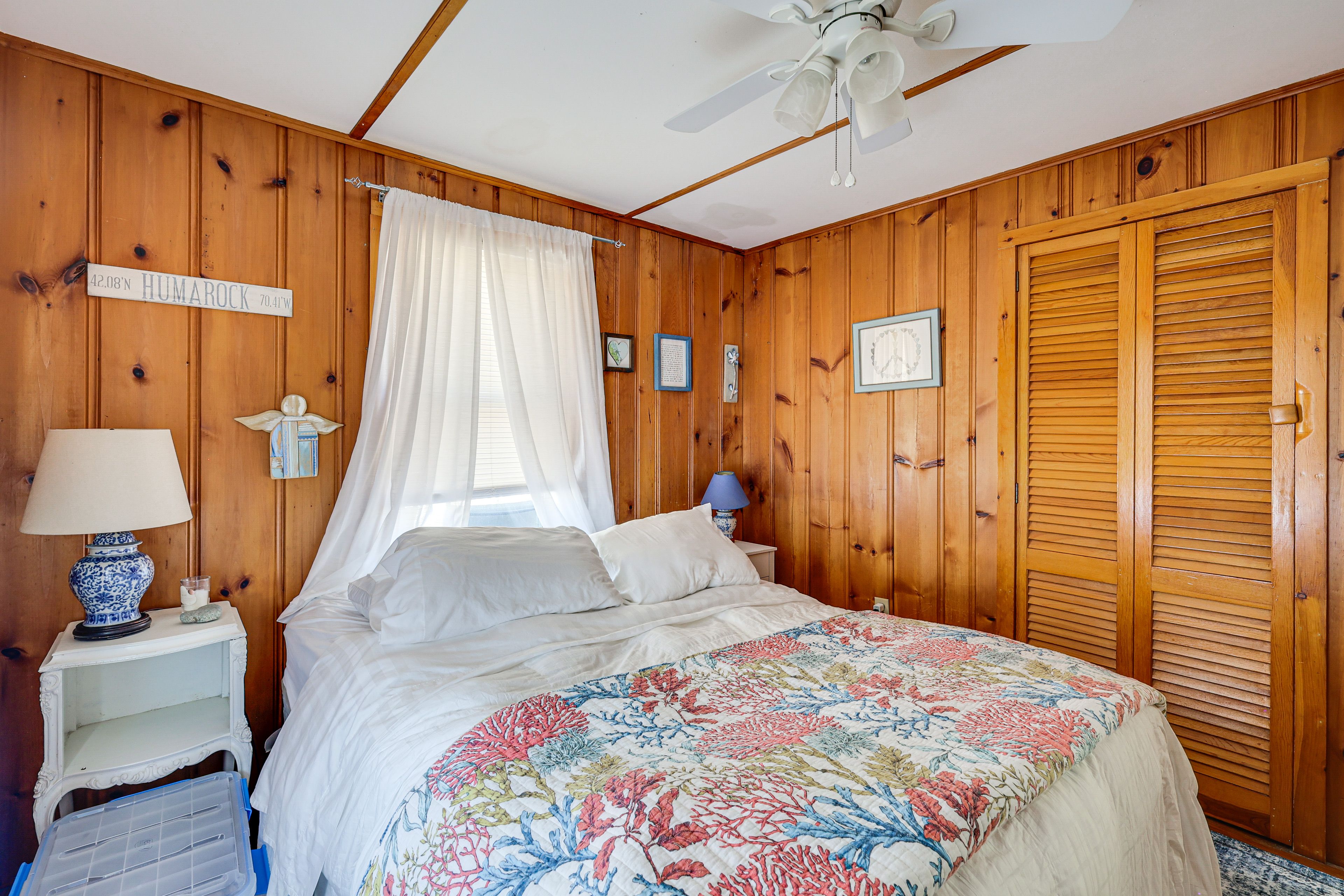 Bedroom 1 | Queen Bed