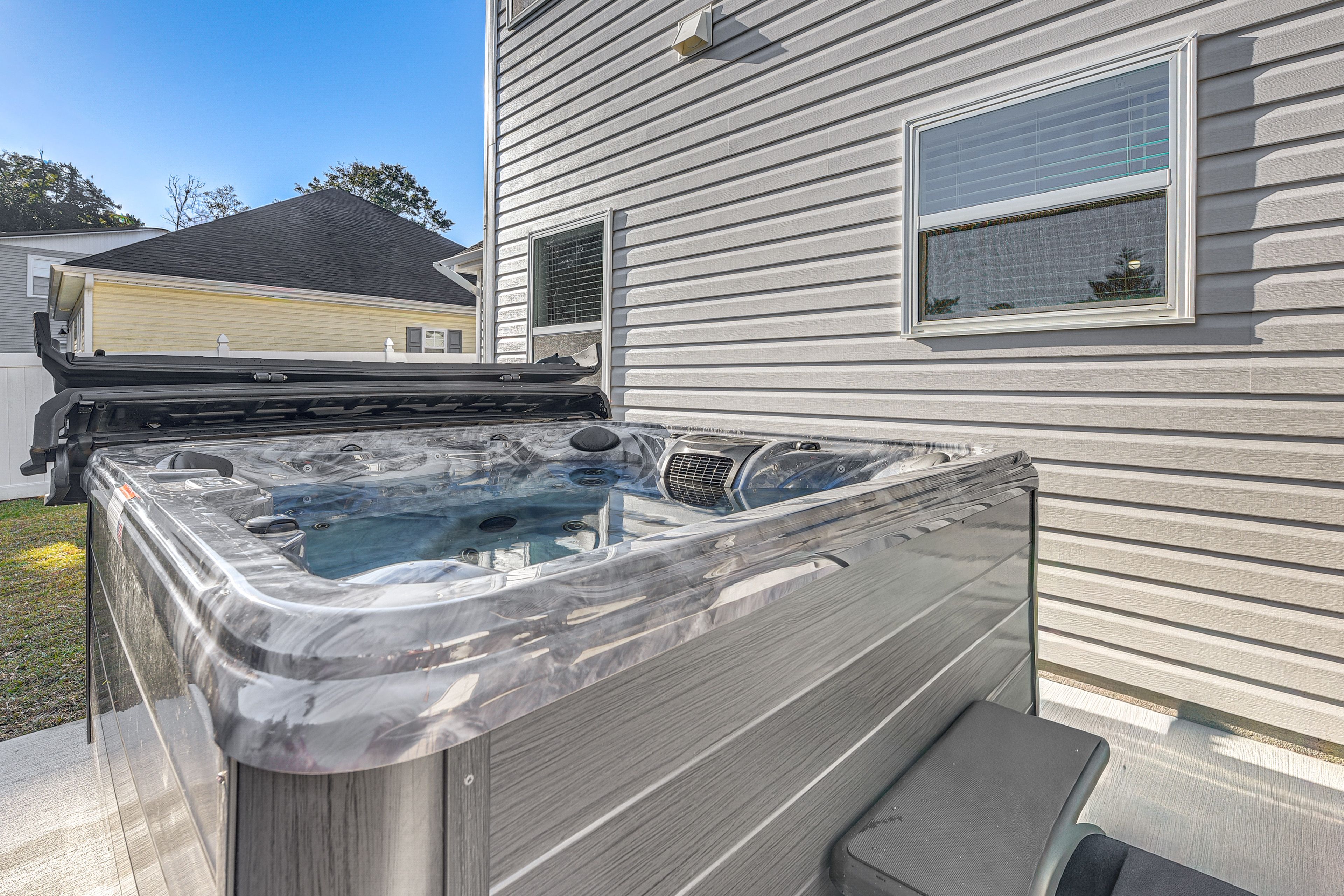 Private Patio w/ Hot Tub | Self Check-In | 5 Mi to Cherry Grove Beach