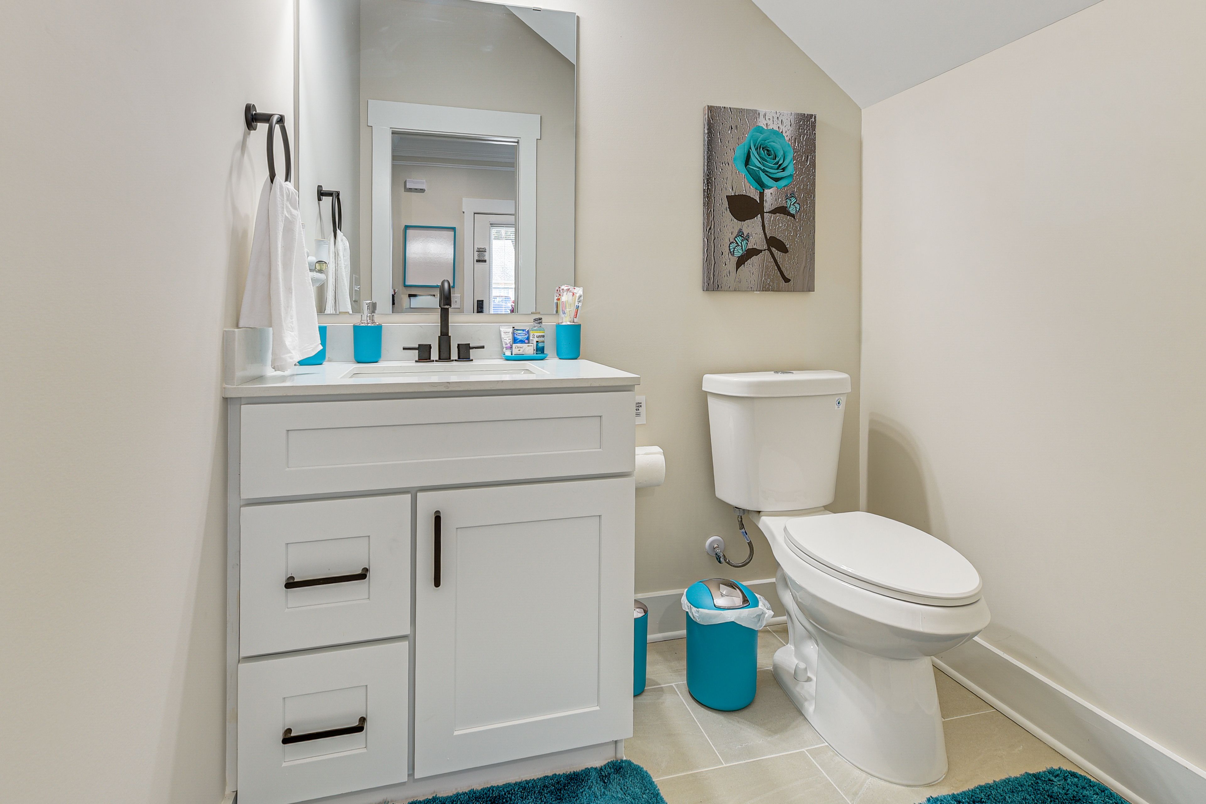 Half Bathroom | 1st Floor