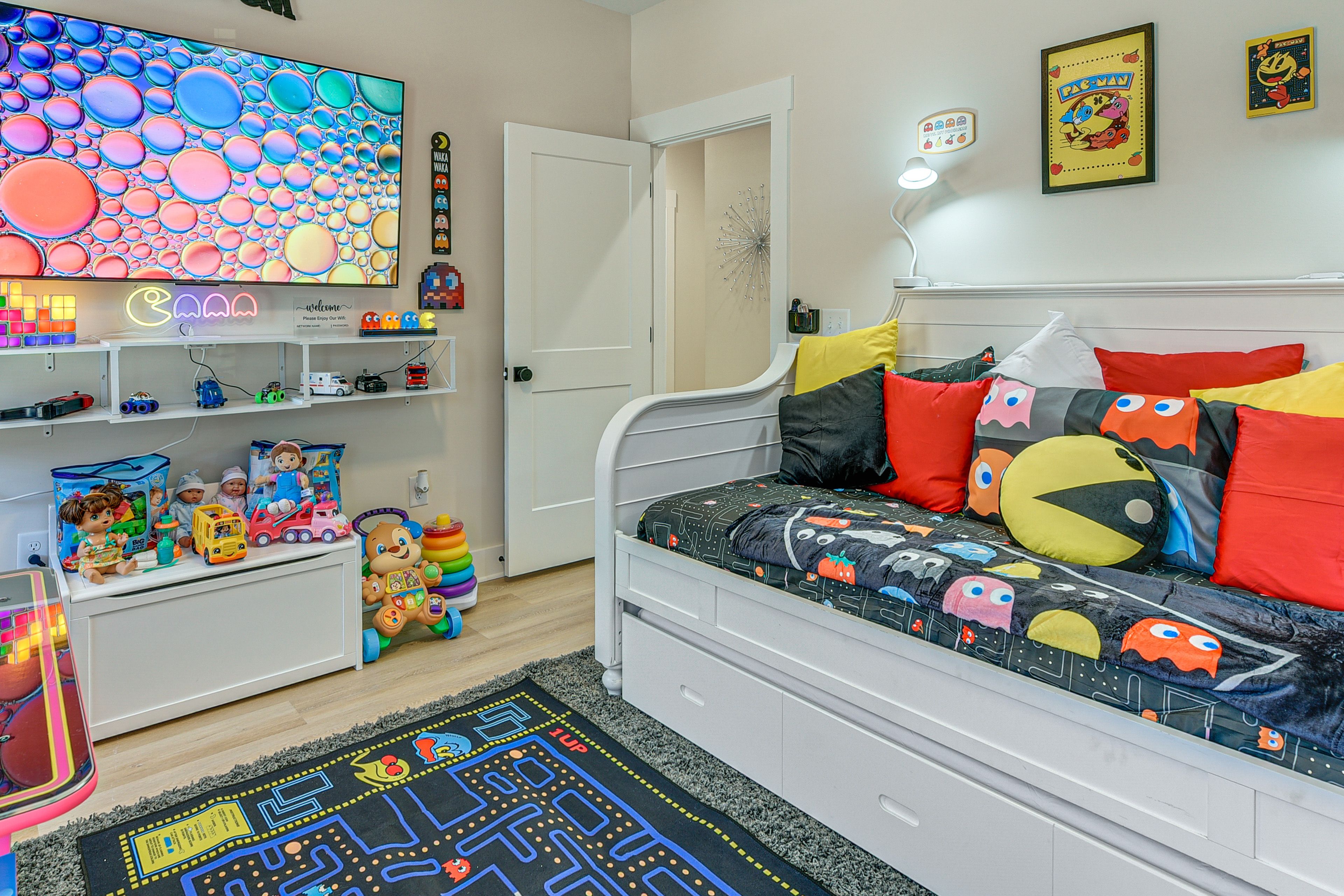 Bedroom 3 | 2nd Floor | Twin Daybed w/ Twin Trundle | Smart TV | Arcade Table
