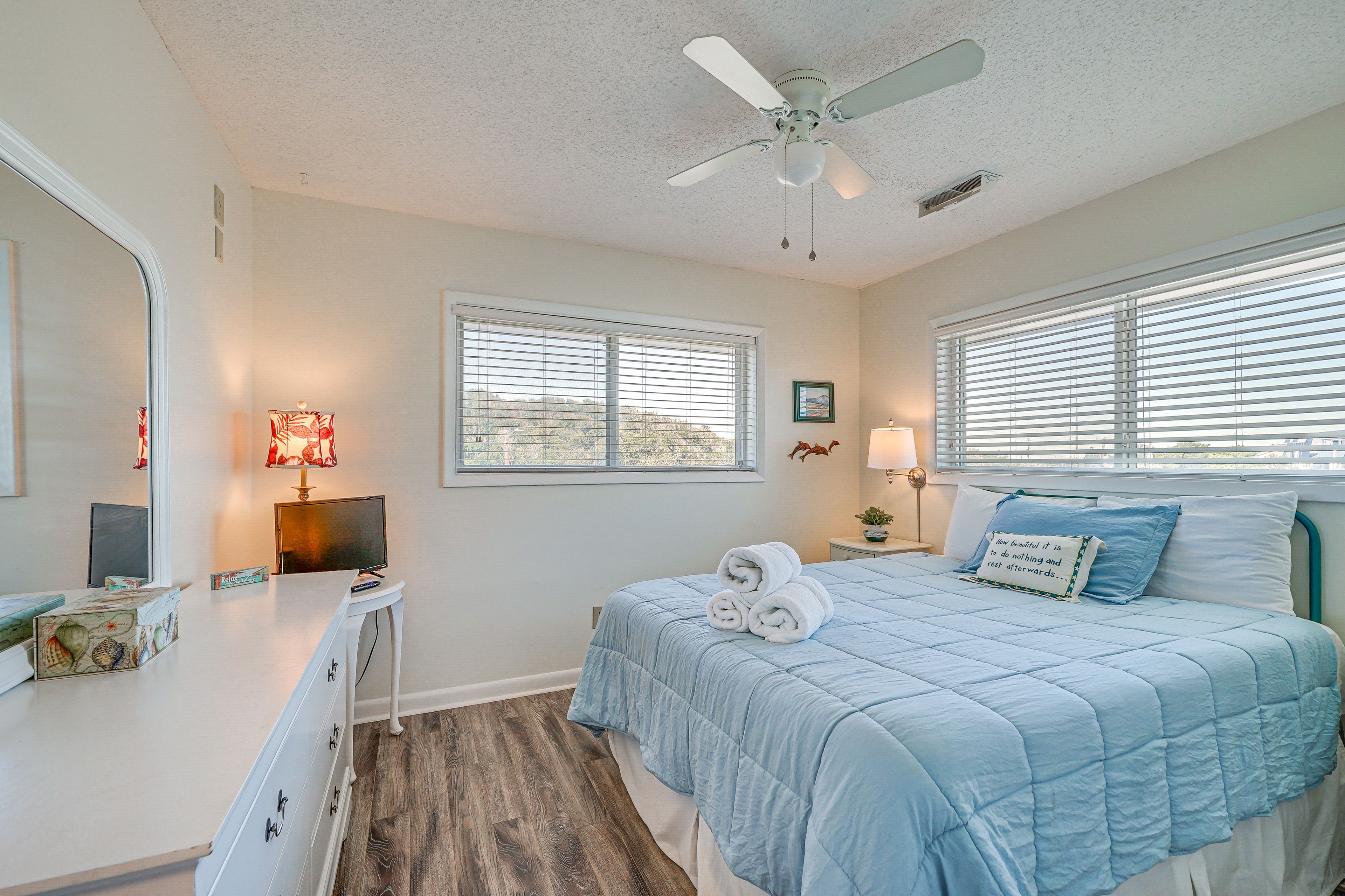 Bedroom | Queen Bed | Linens Provided