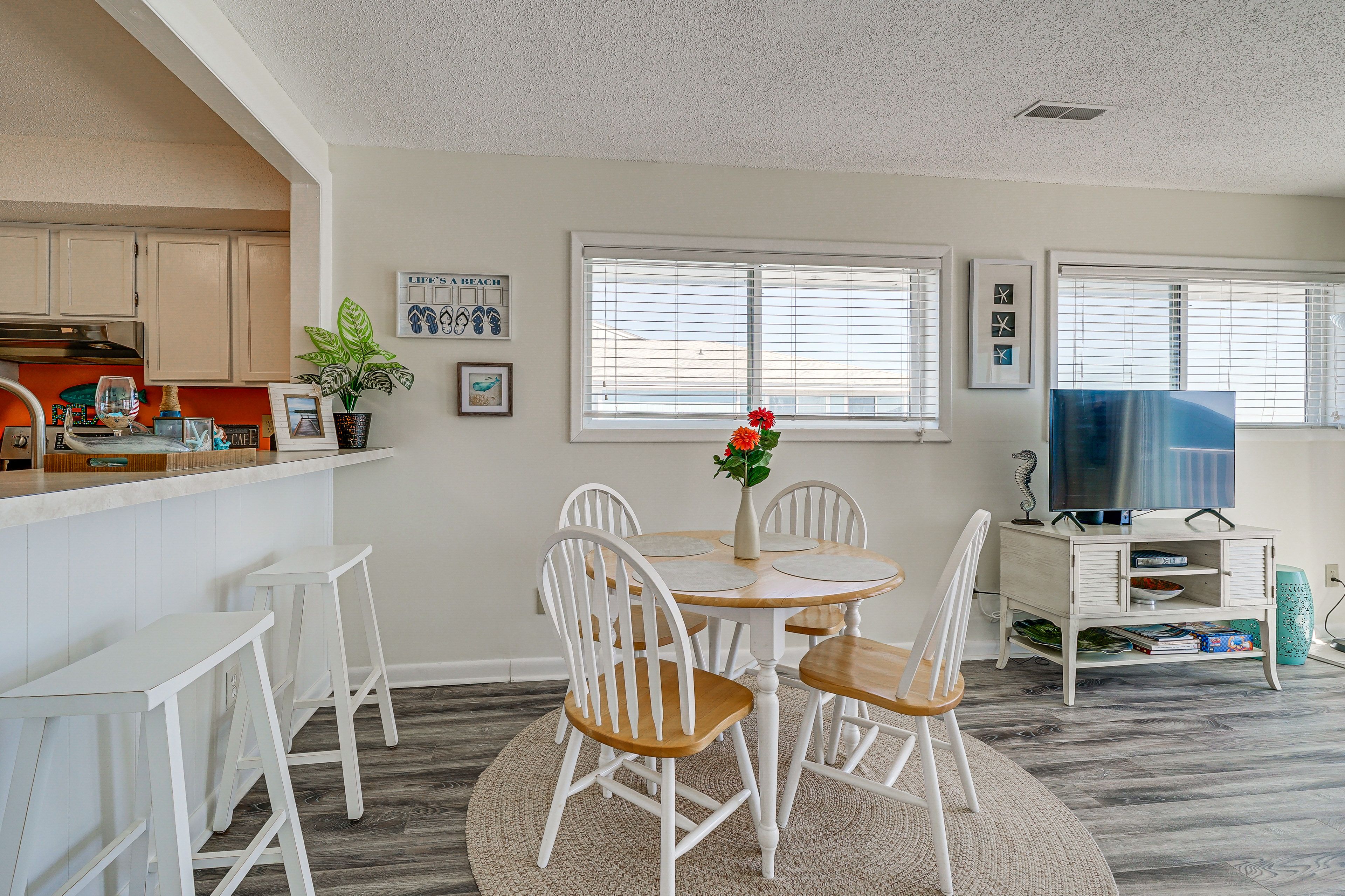 Dining Area | Dishware/Flatware