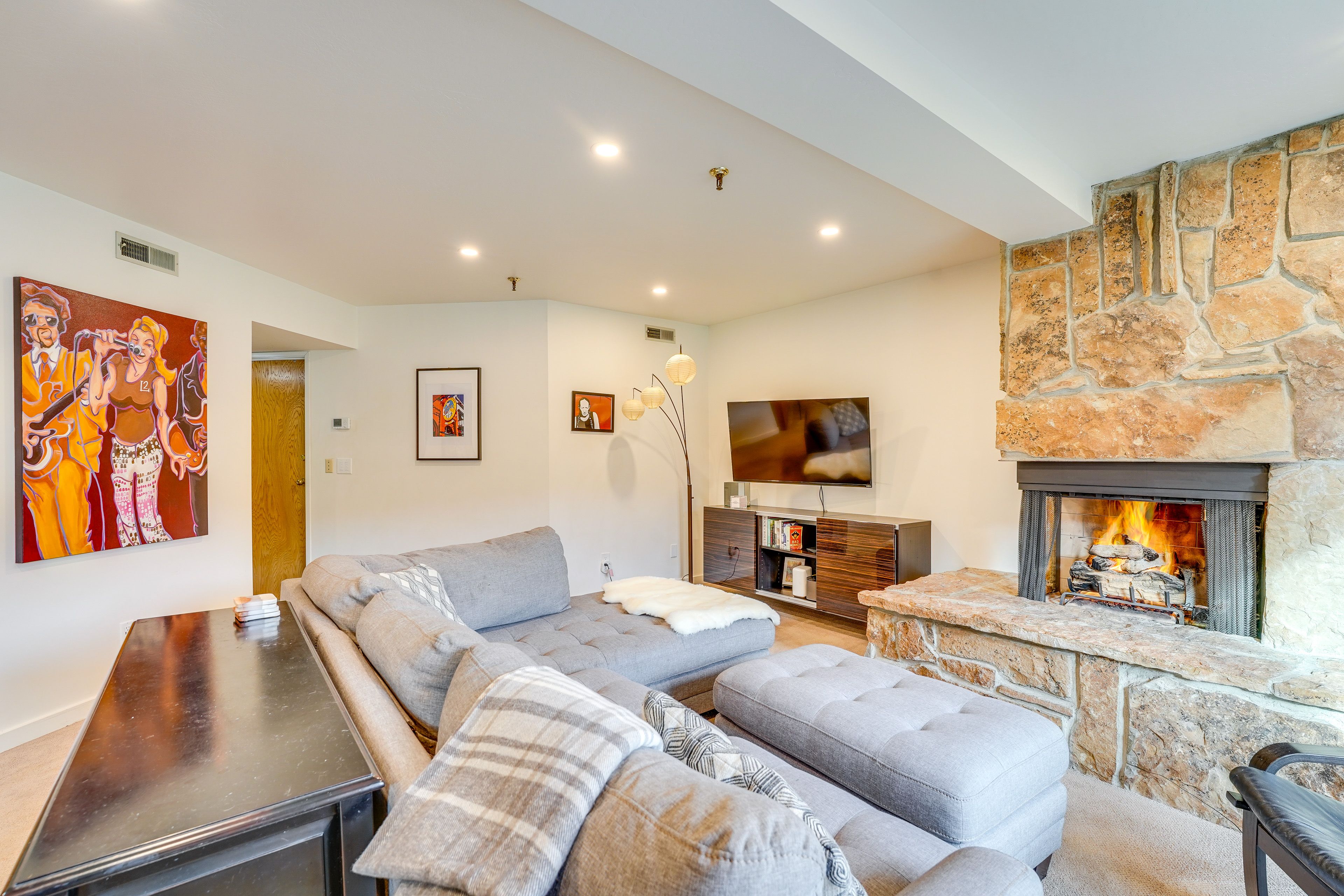 Living Room | Free WiFi | Smart TV