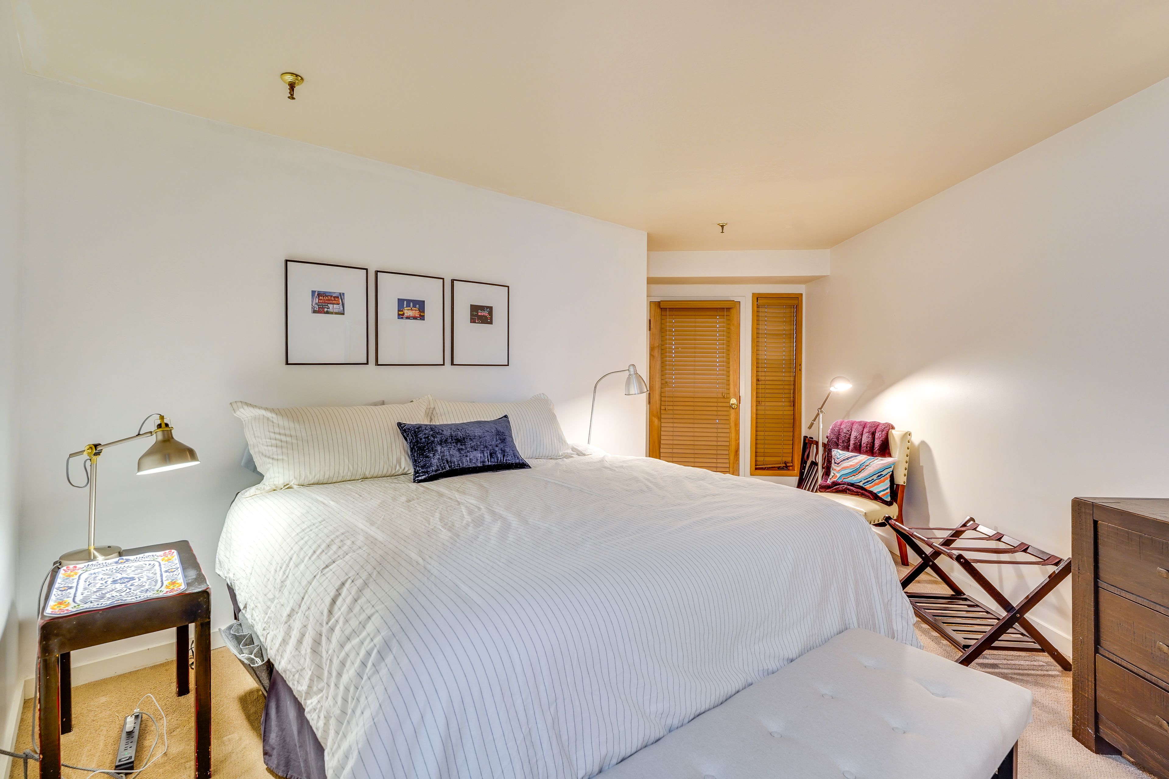 Bedroom 1 | King Bed