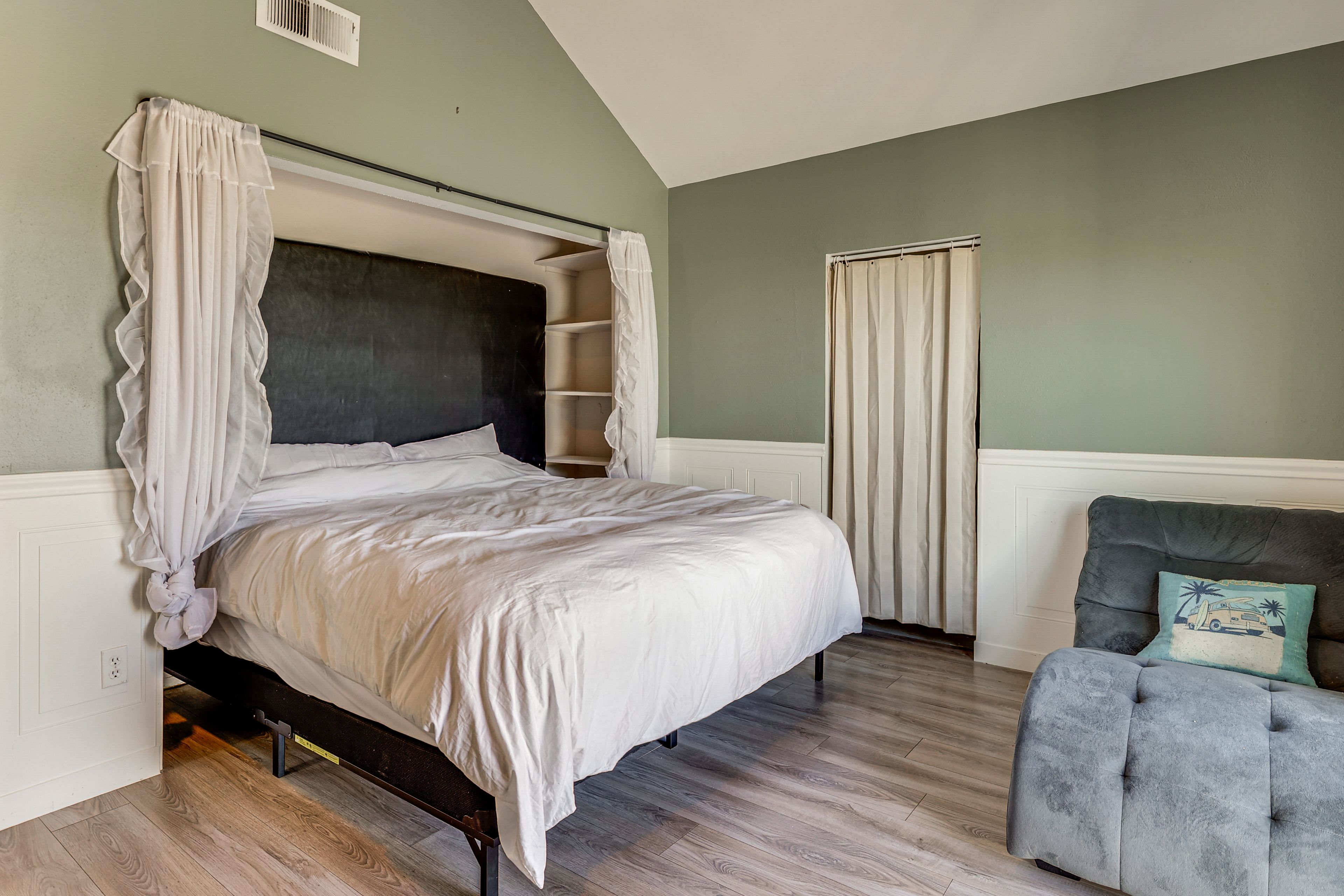 Bedroom 1 | King Bed | 2nd Floor