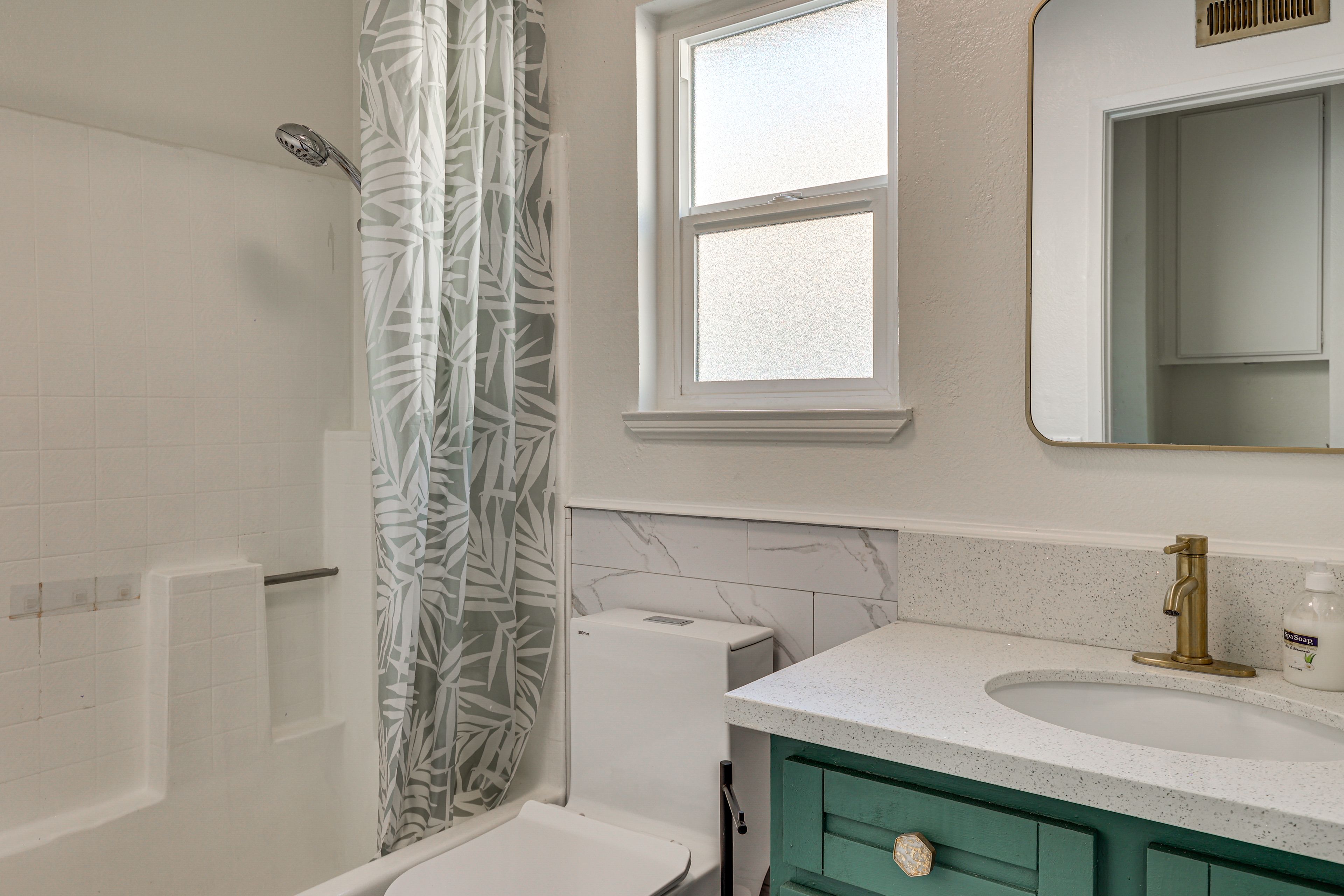 Bathroom | 2nd Floor