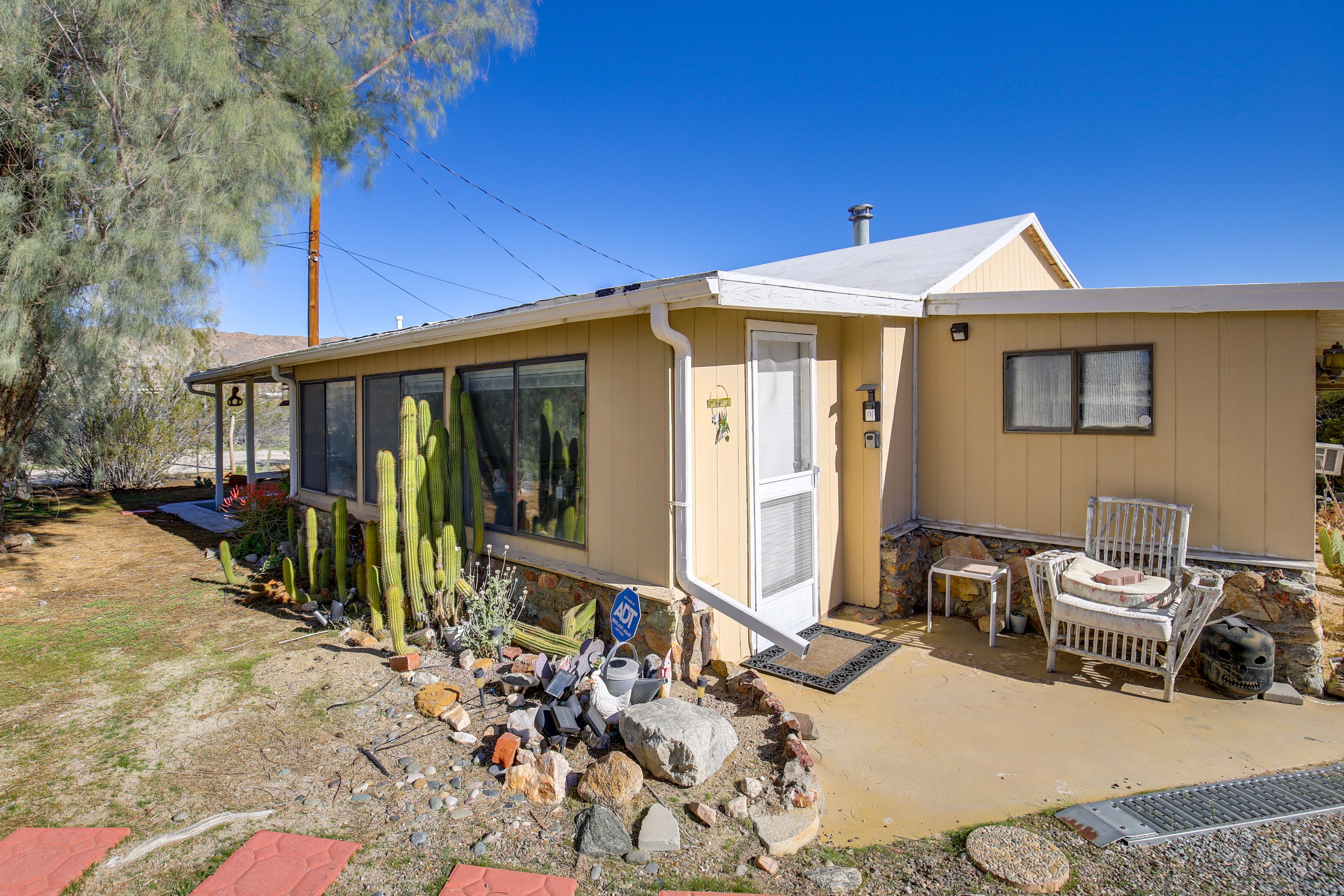 Home Exterior | Entry