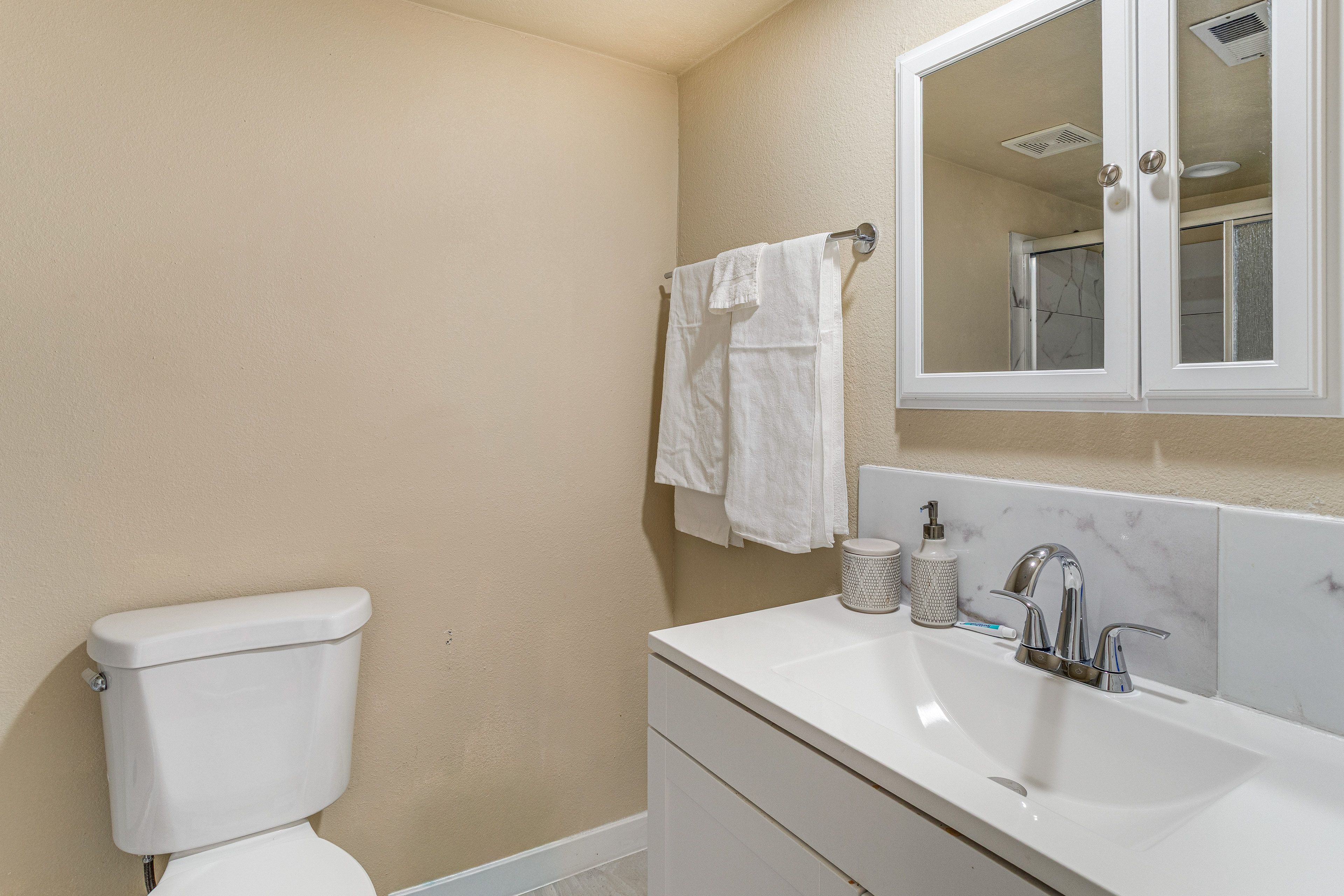 En-Suite Bathroom | Towels Provided