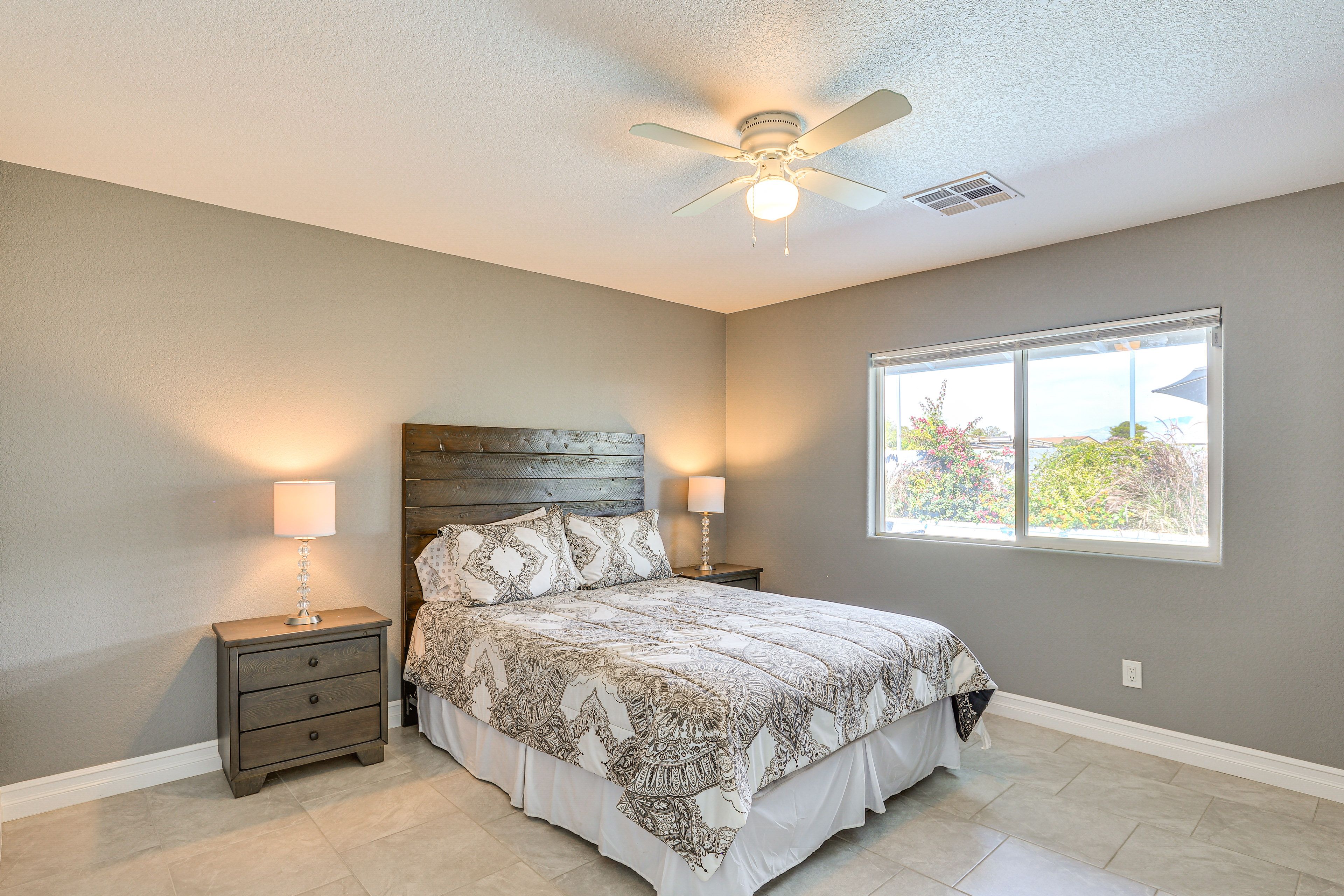 Bedroom 2 | Queen Bed