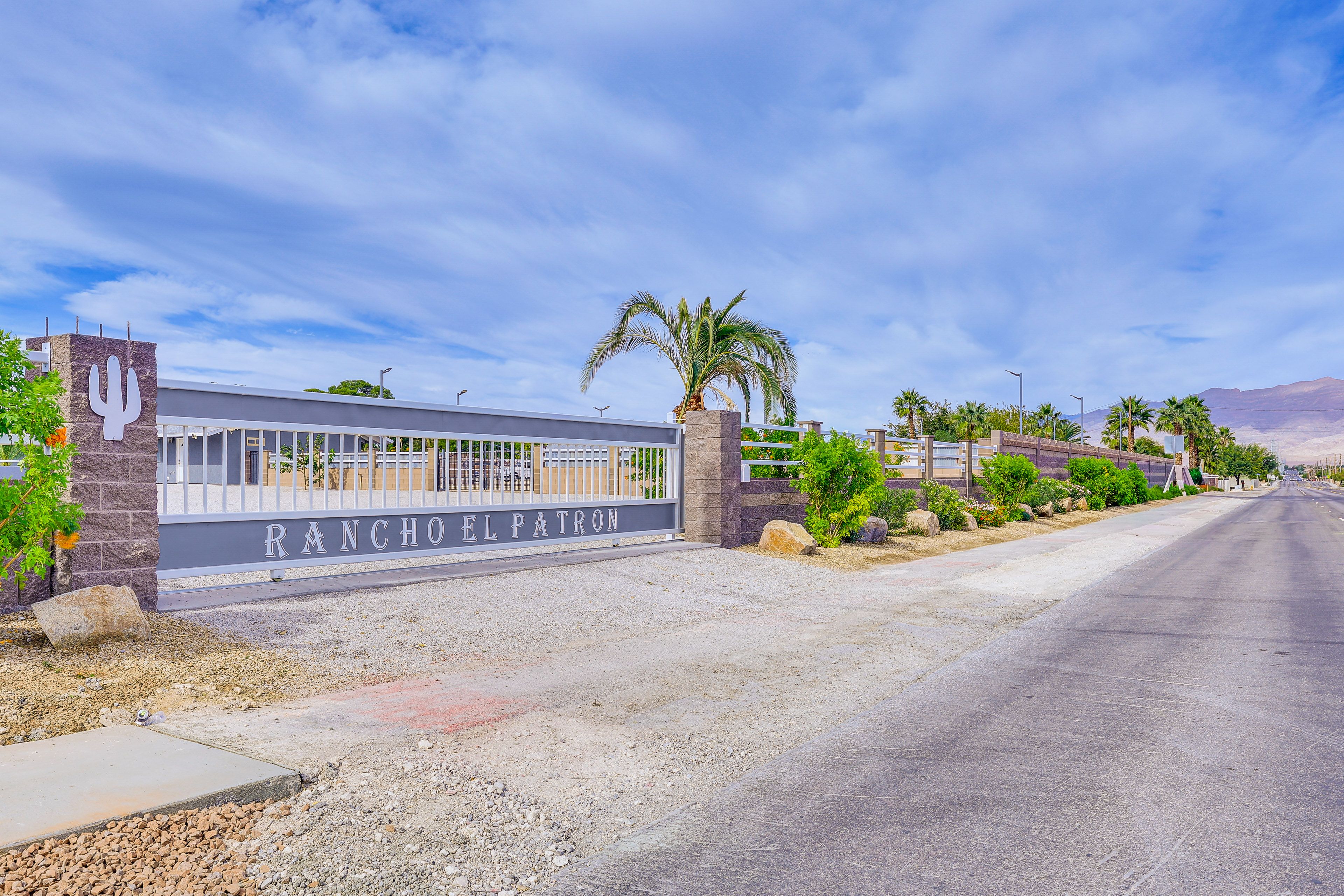 Parking | Driveway (4 Vehicles) | RV Parking (Upon Request)