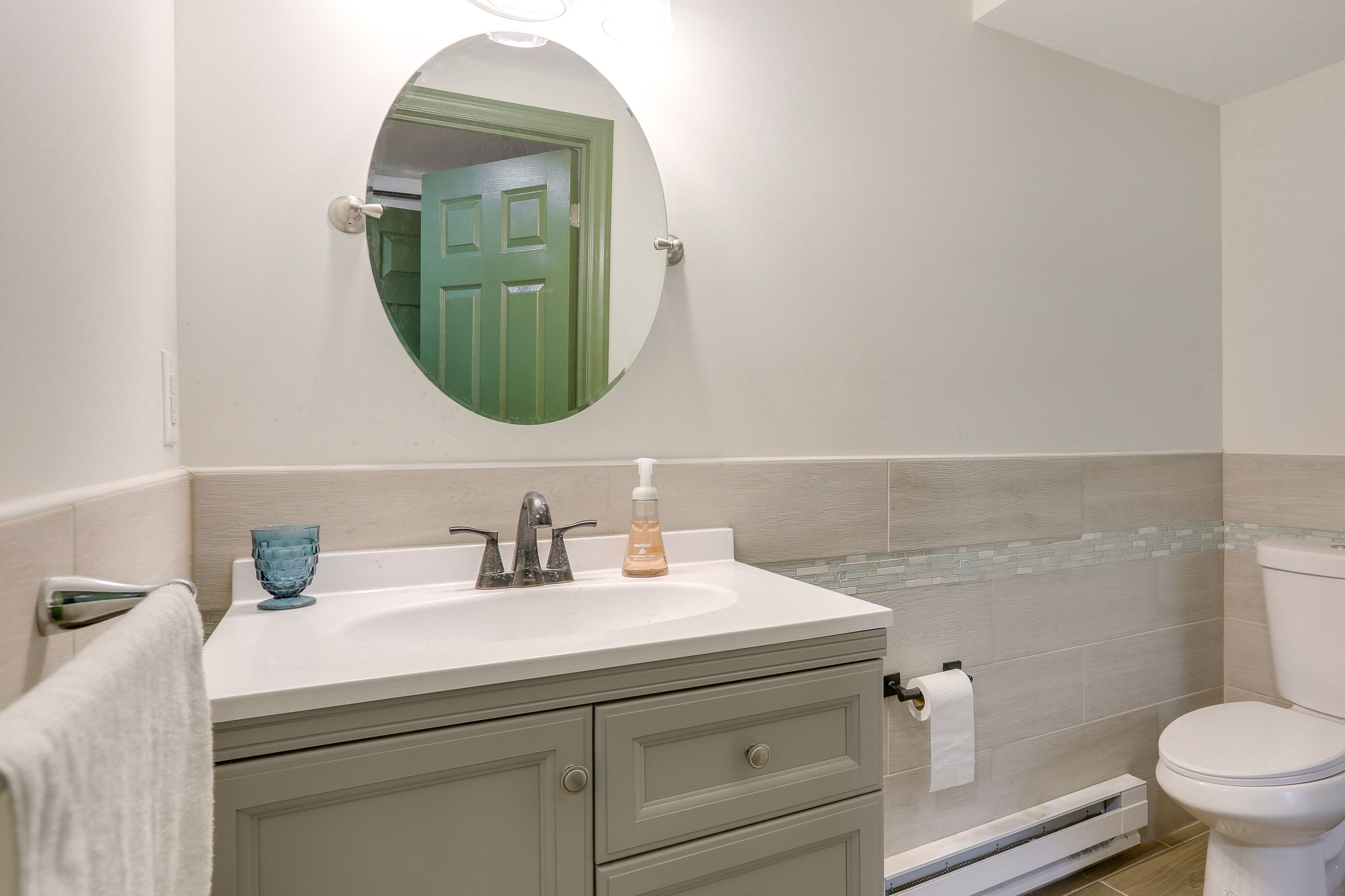 Bathroom | Main Floor