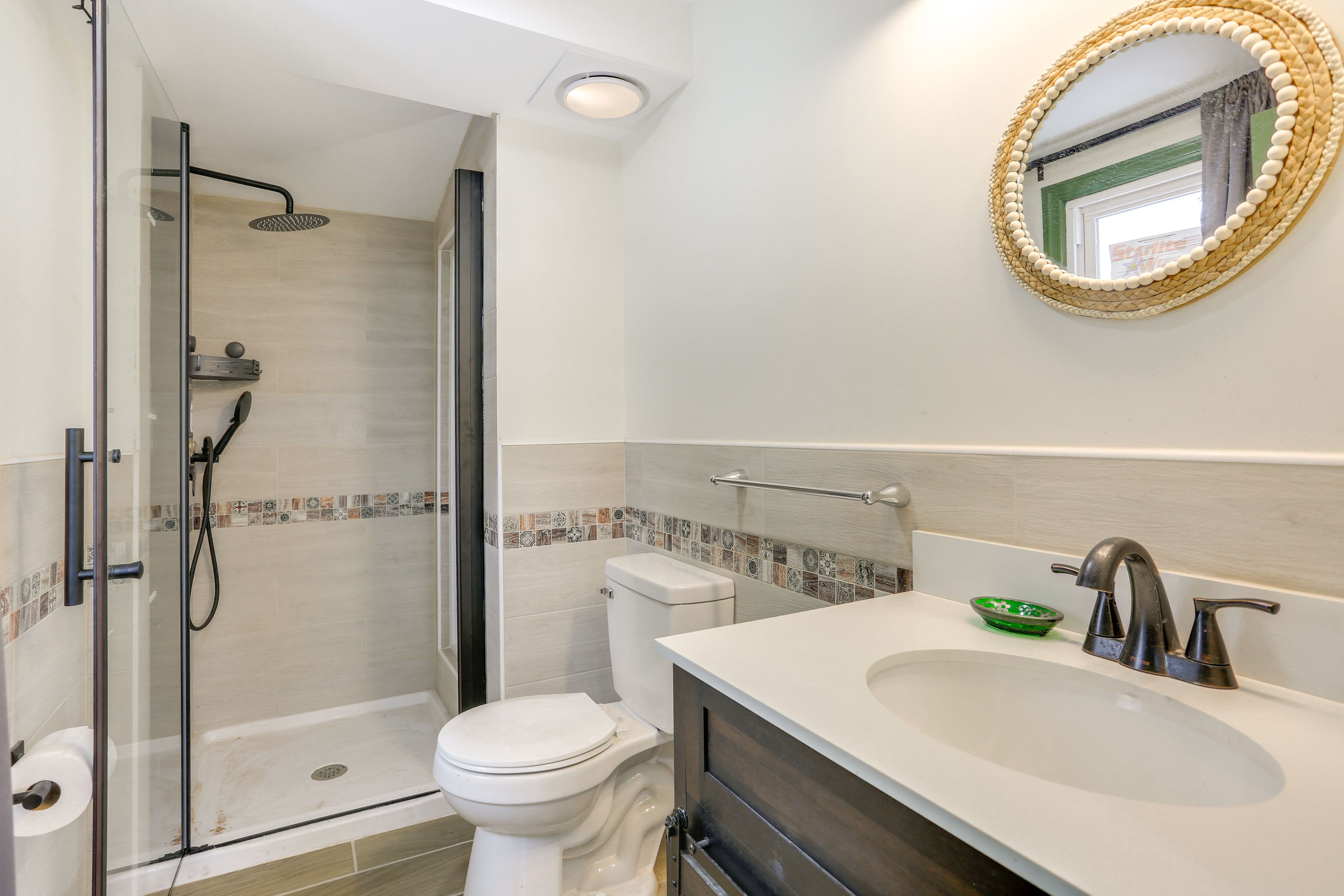 Bathroom | Main Floor