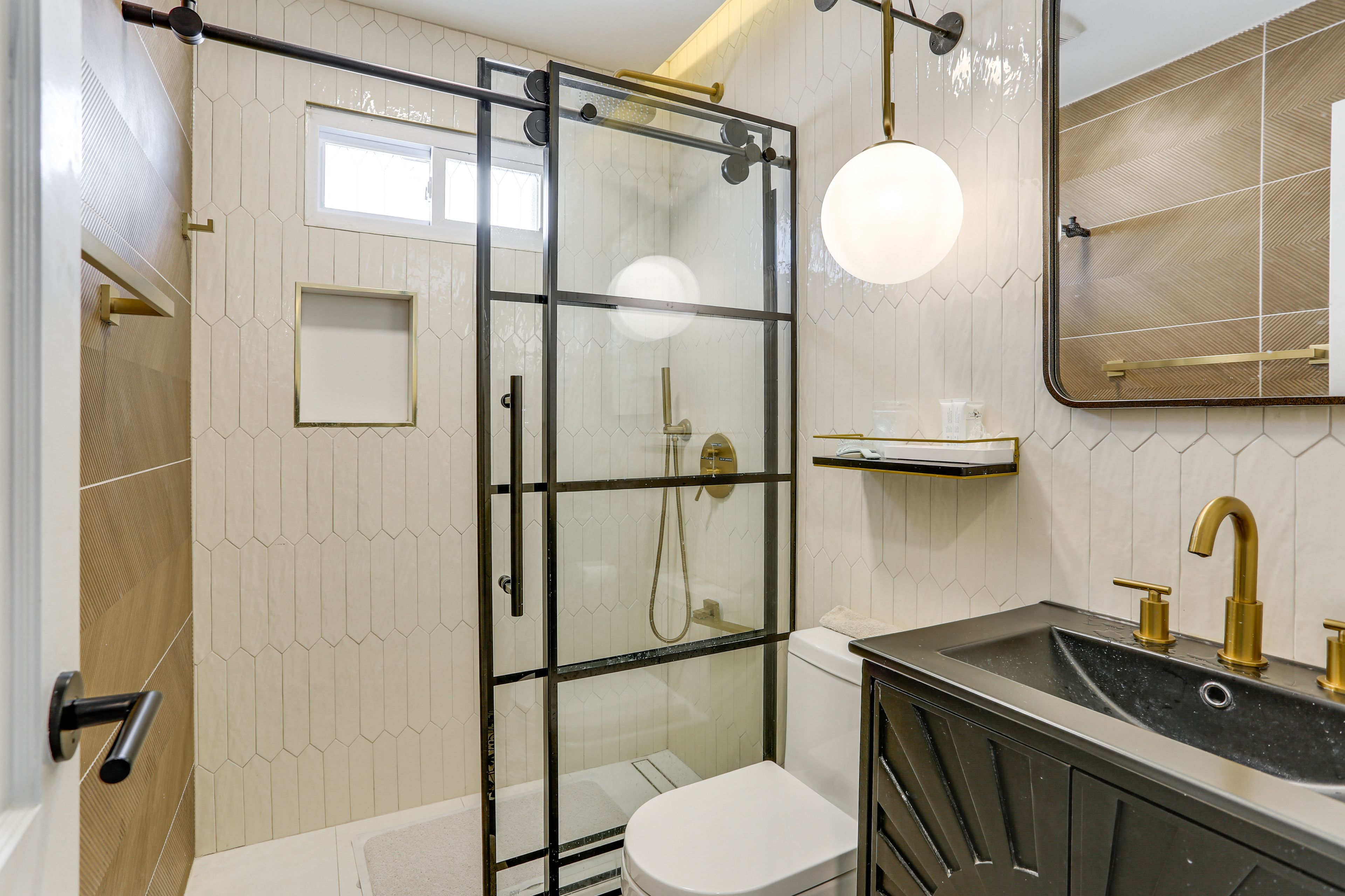 Bathroom | Main Floor