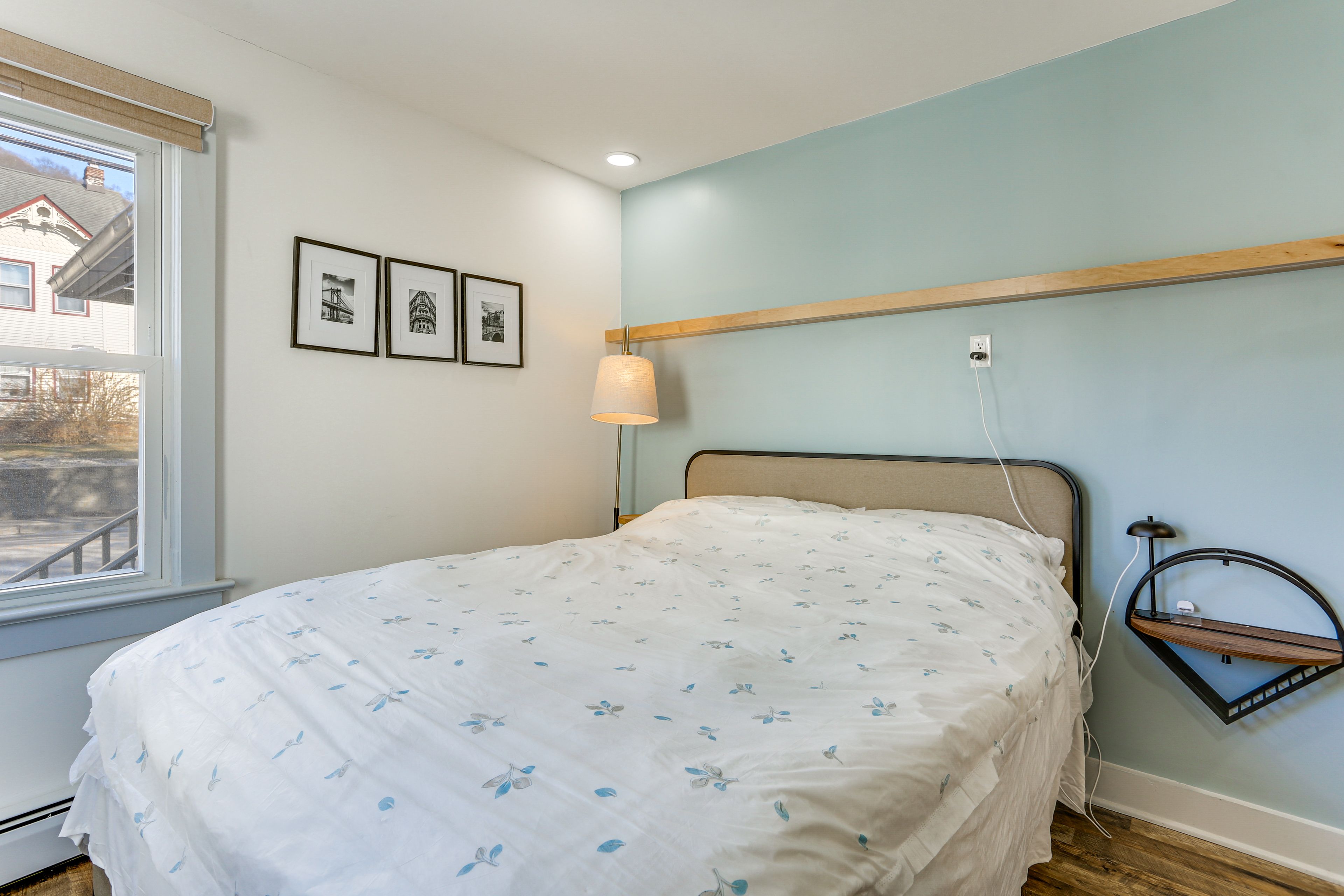 Bedroom 1 | Queen Bed | Main Floor