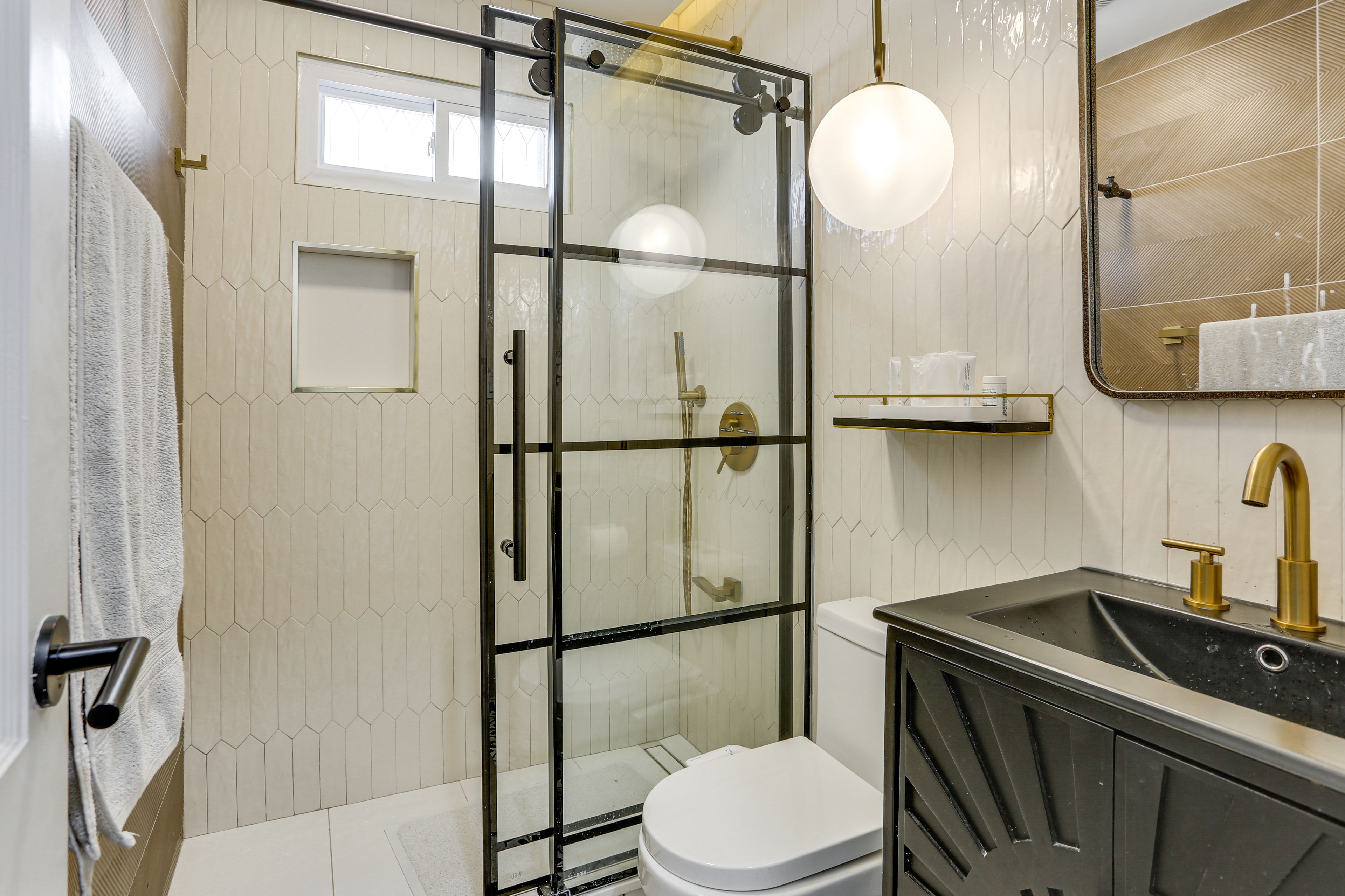 Bathroom | Main Floor