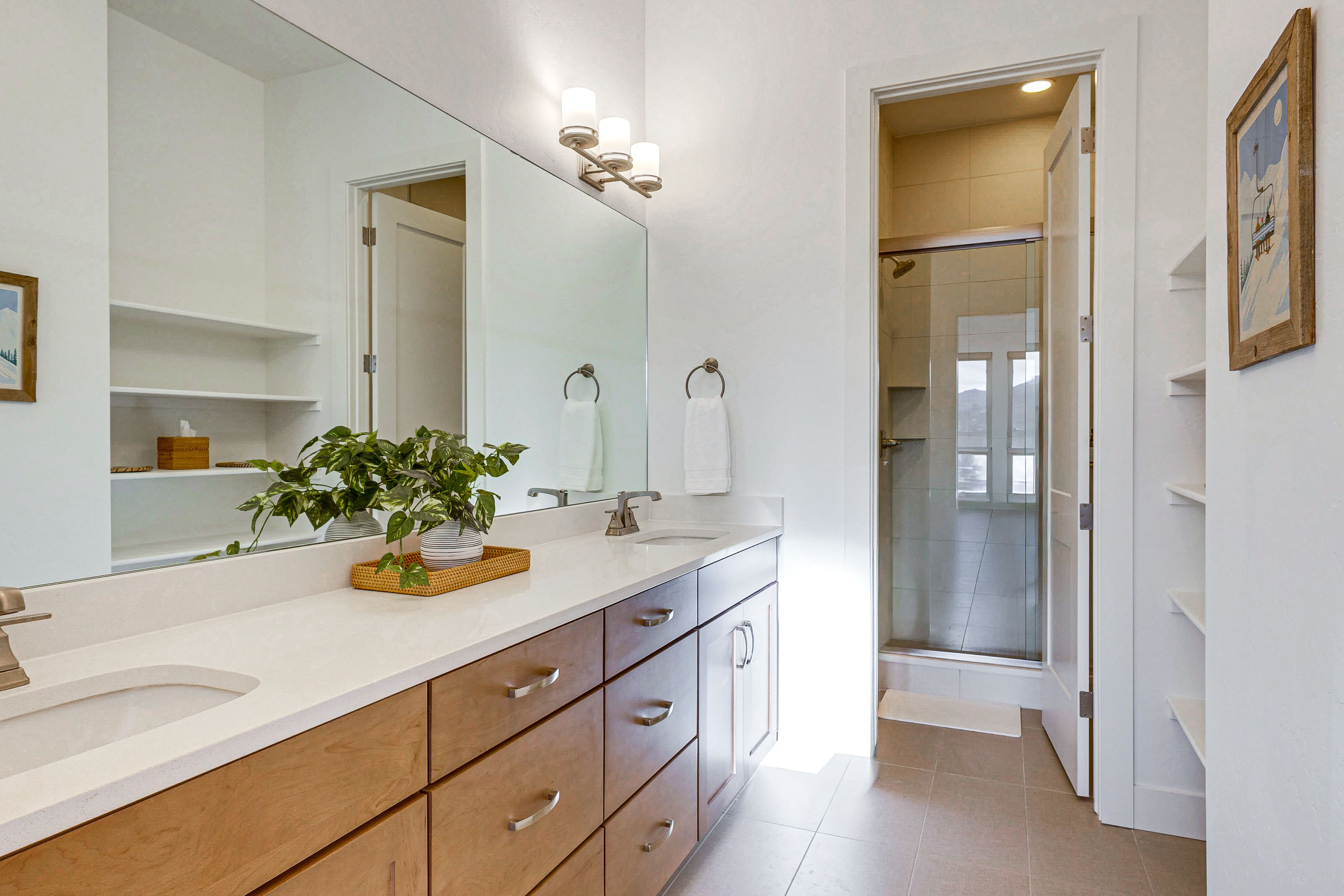 Full Bathroom | 1st Floor