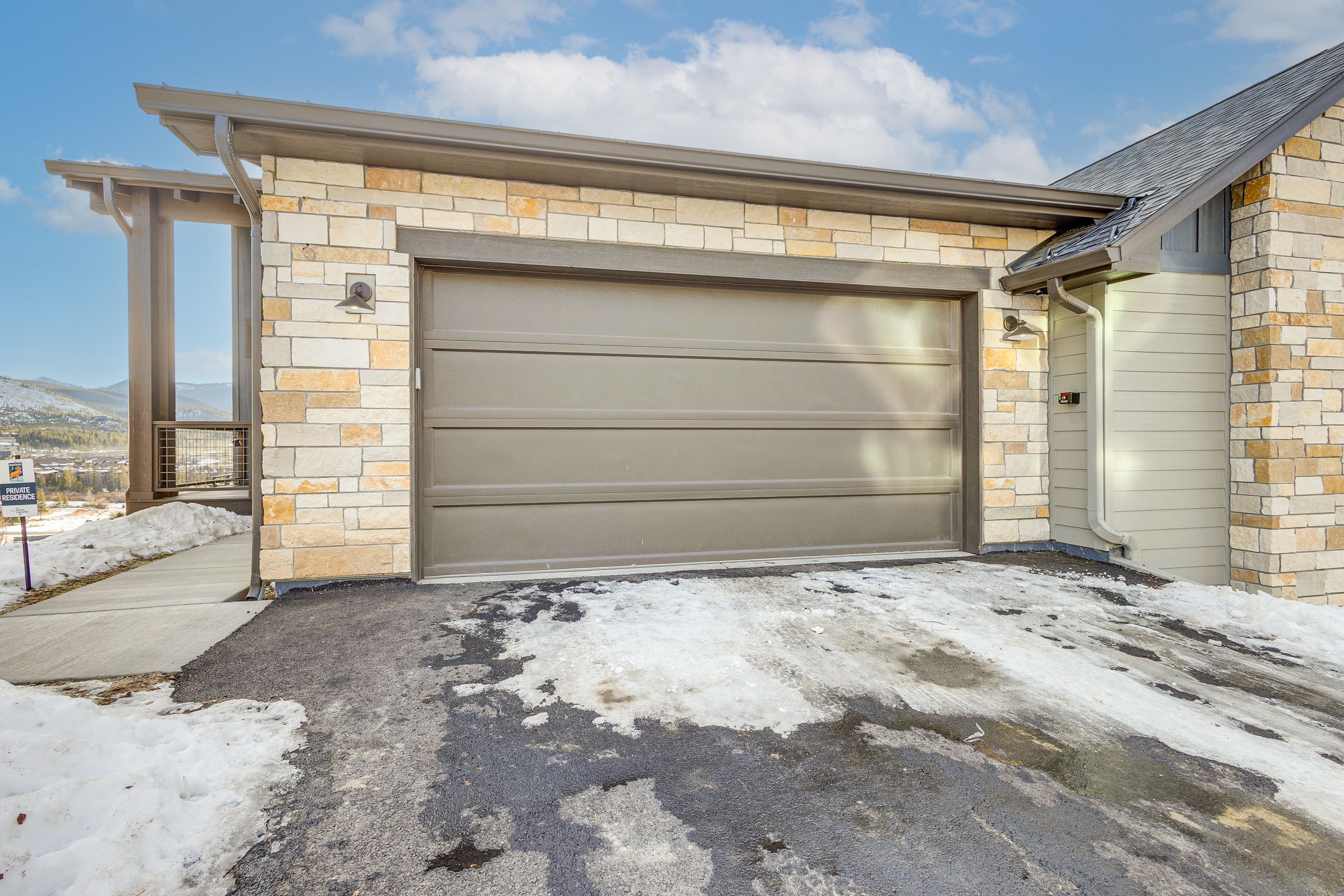 Parking | Garage (2 Vehicles) | Driveway (2 Vehicles)