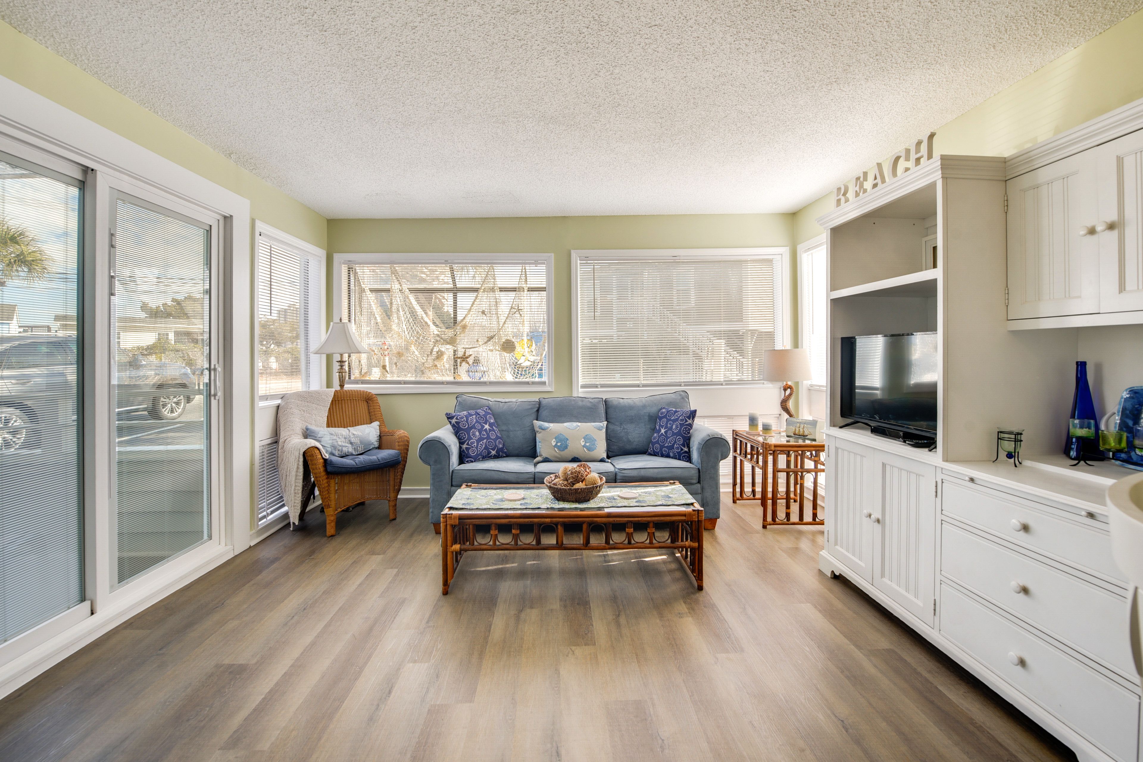 Living Room | Free WiFi | Smart TV