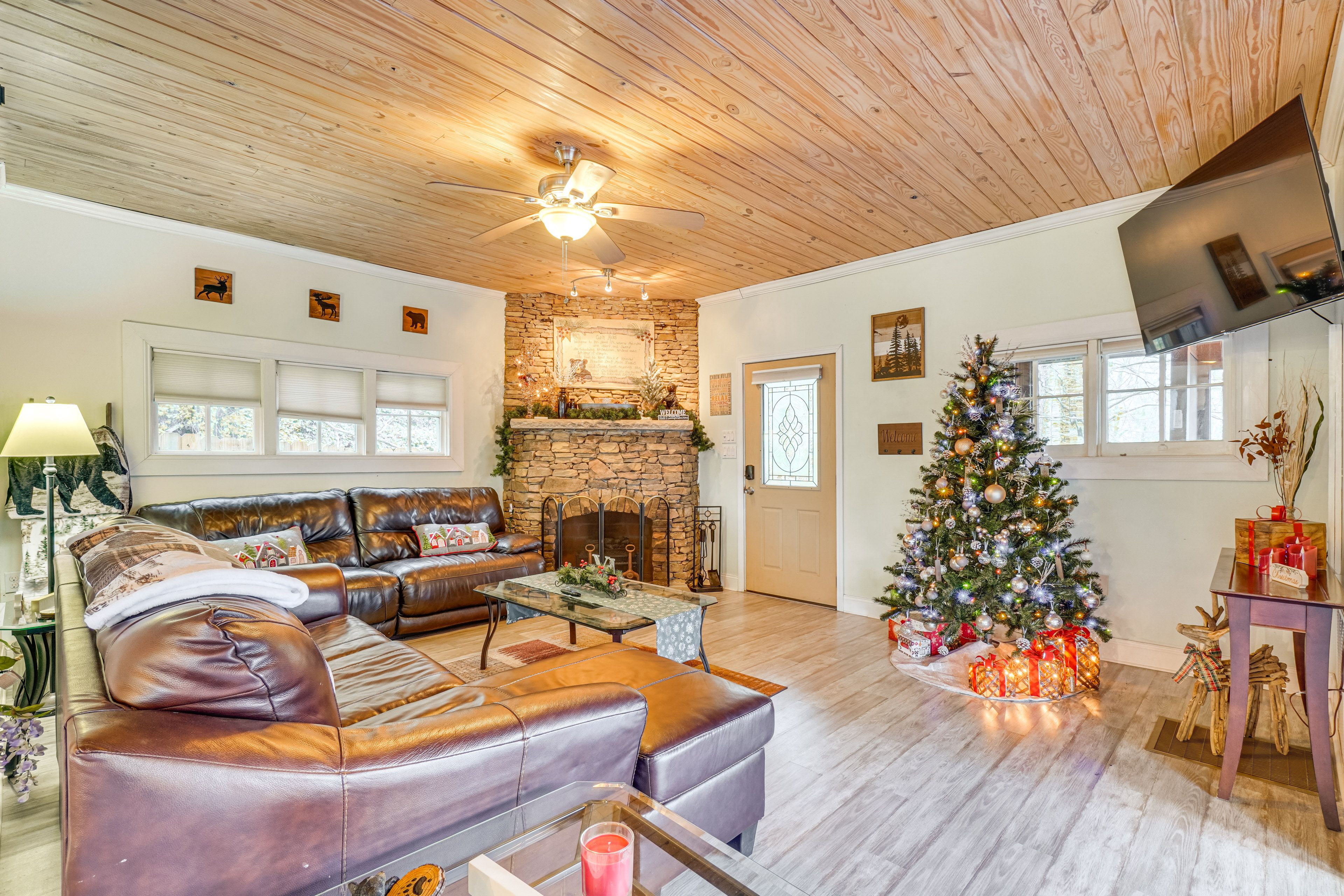 Living Room | Free WiFi | 2 Full Sleeper Sofas | Smart TV | Main Floor