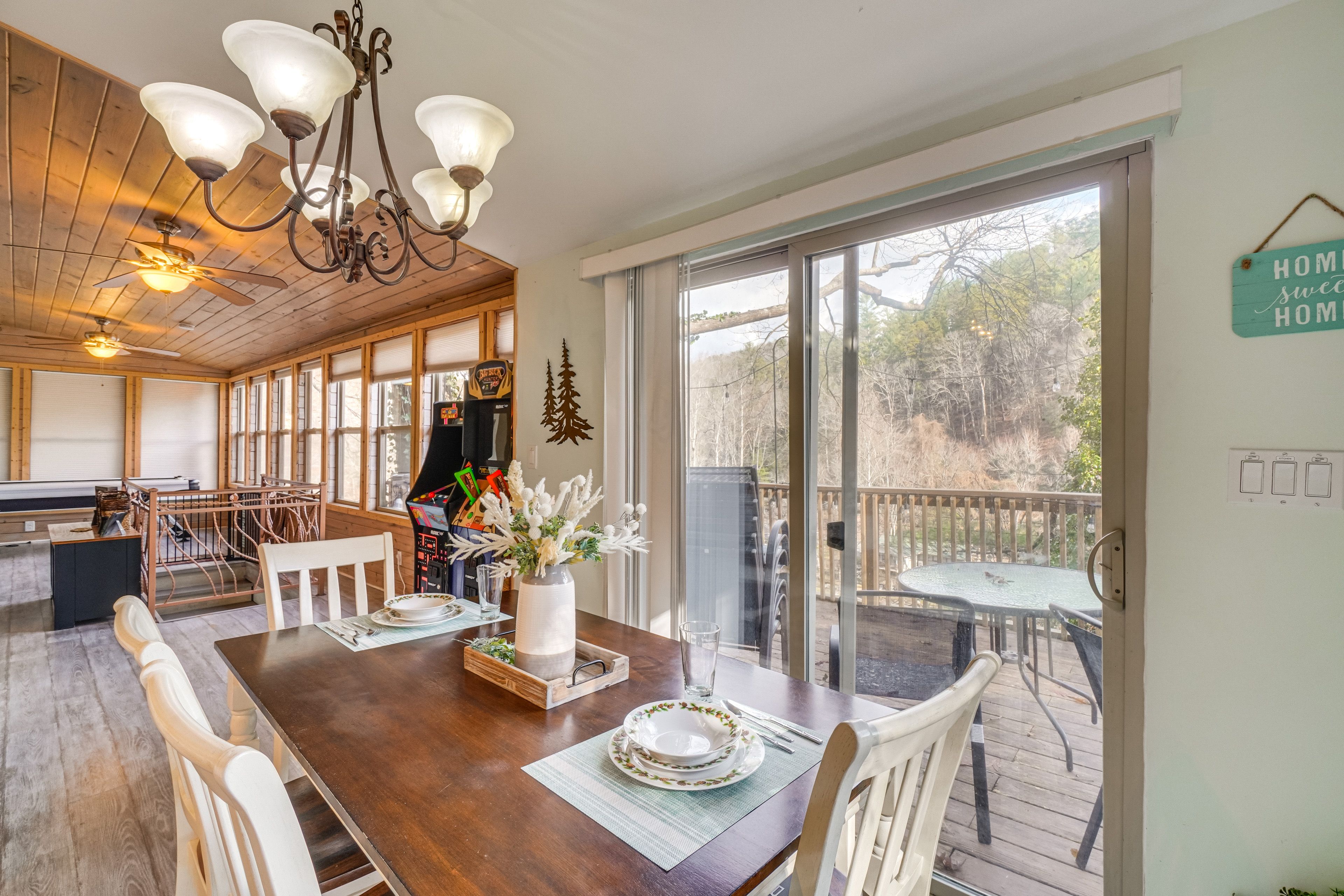 Dining Area | Dishware/Flatware Provided | Main Floor