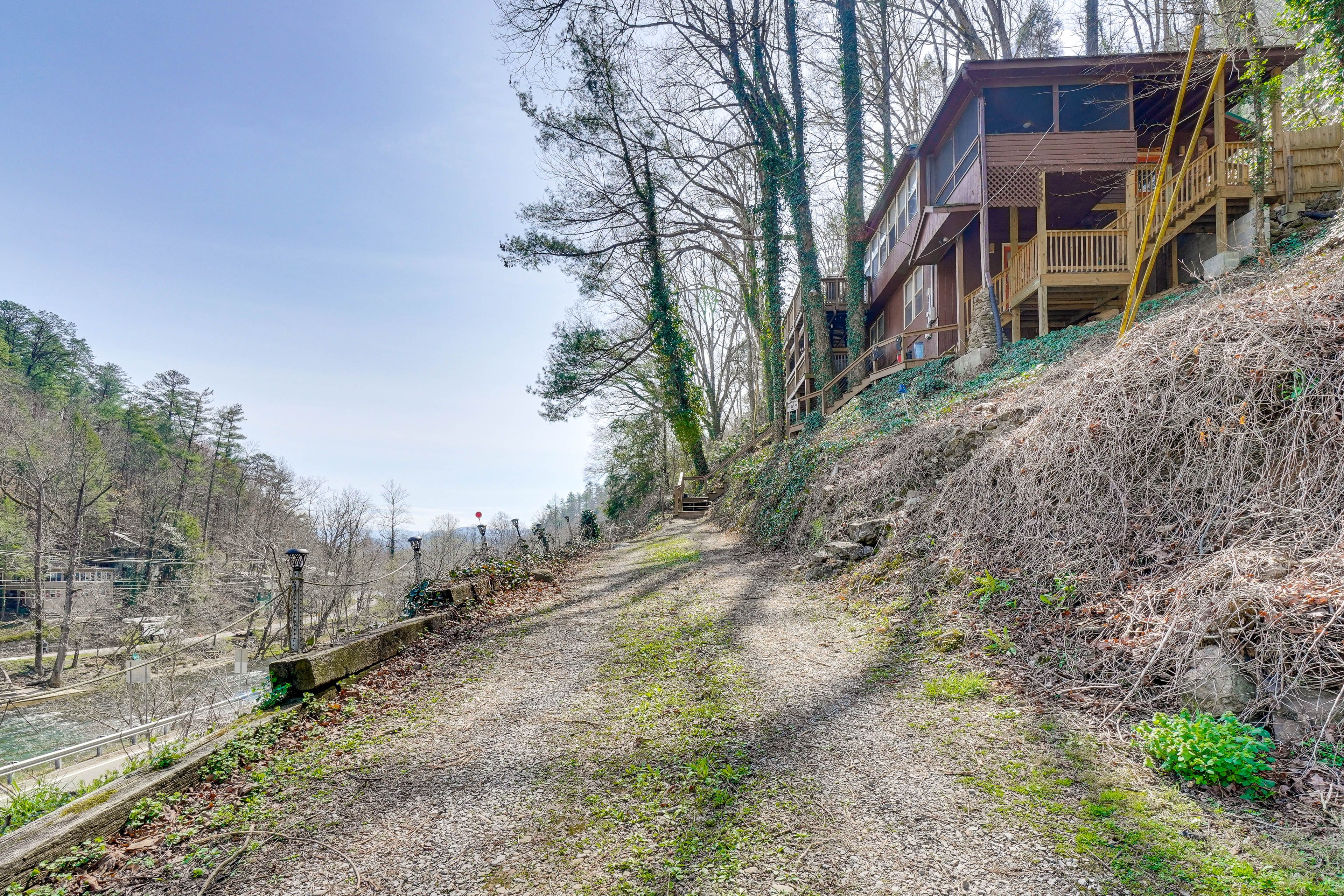 Exterior | Driveway (5 Vehicles)