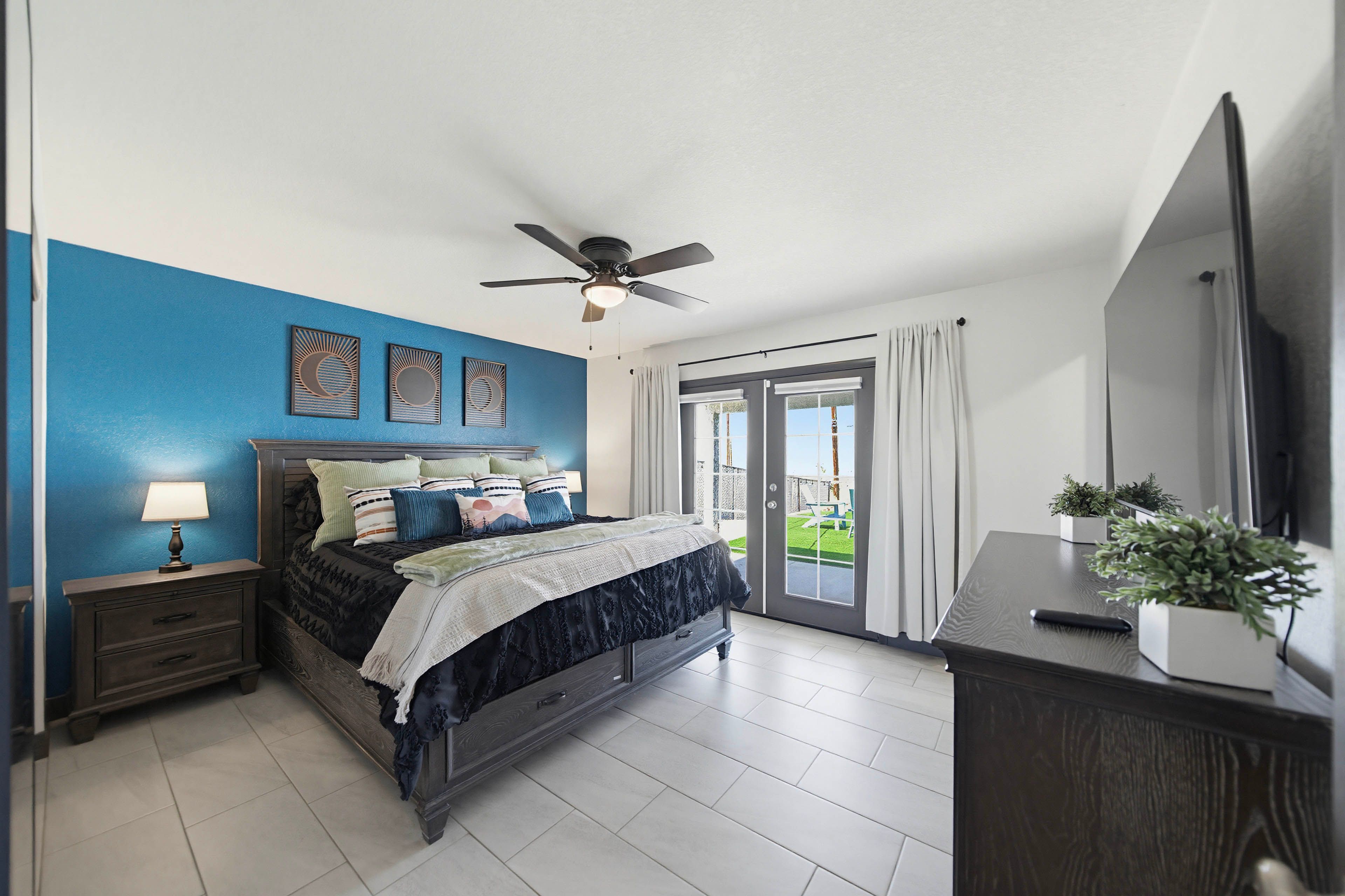 Bedroom 1 | Queen Bed