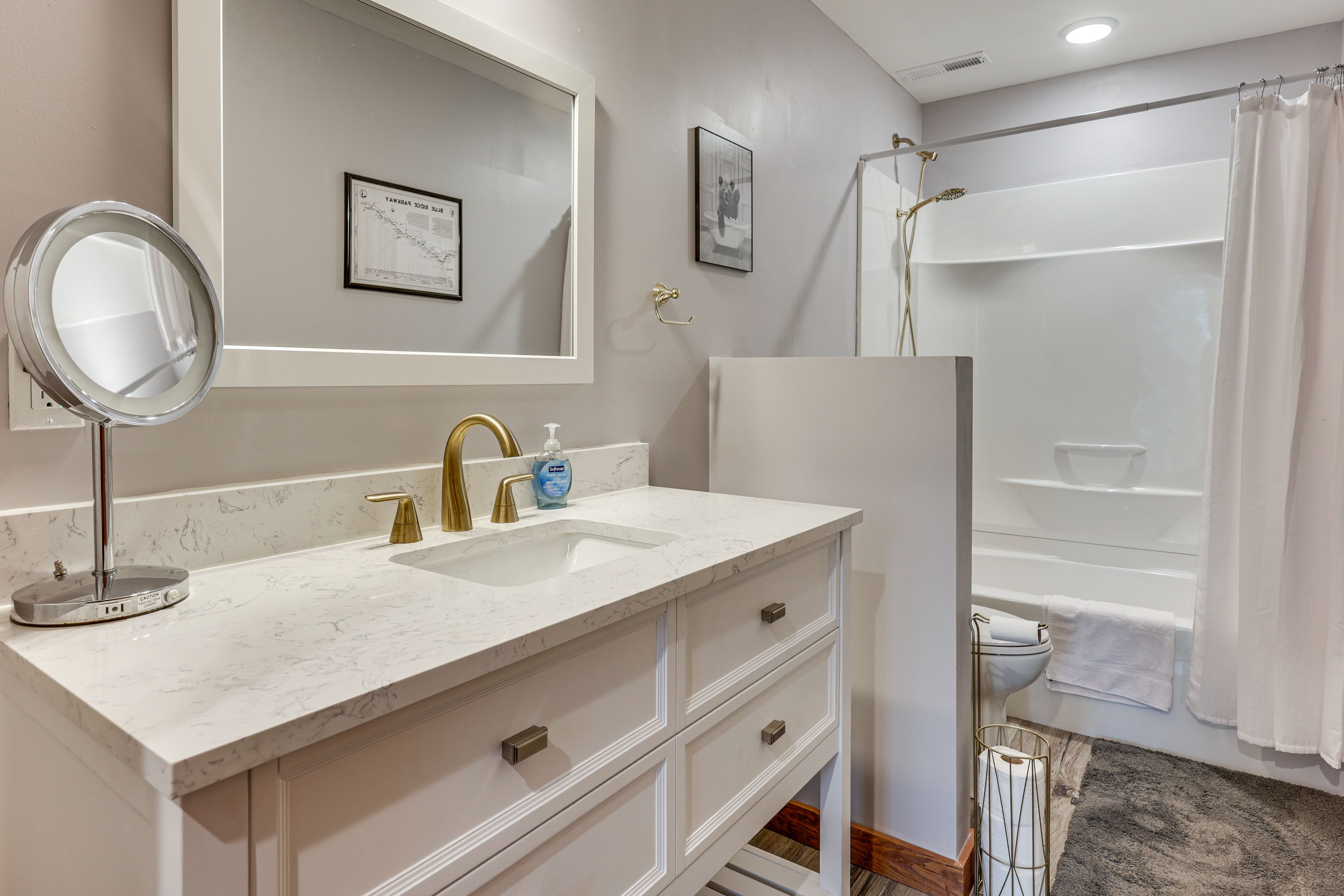 Bathroom | 2nd Floor