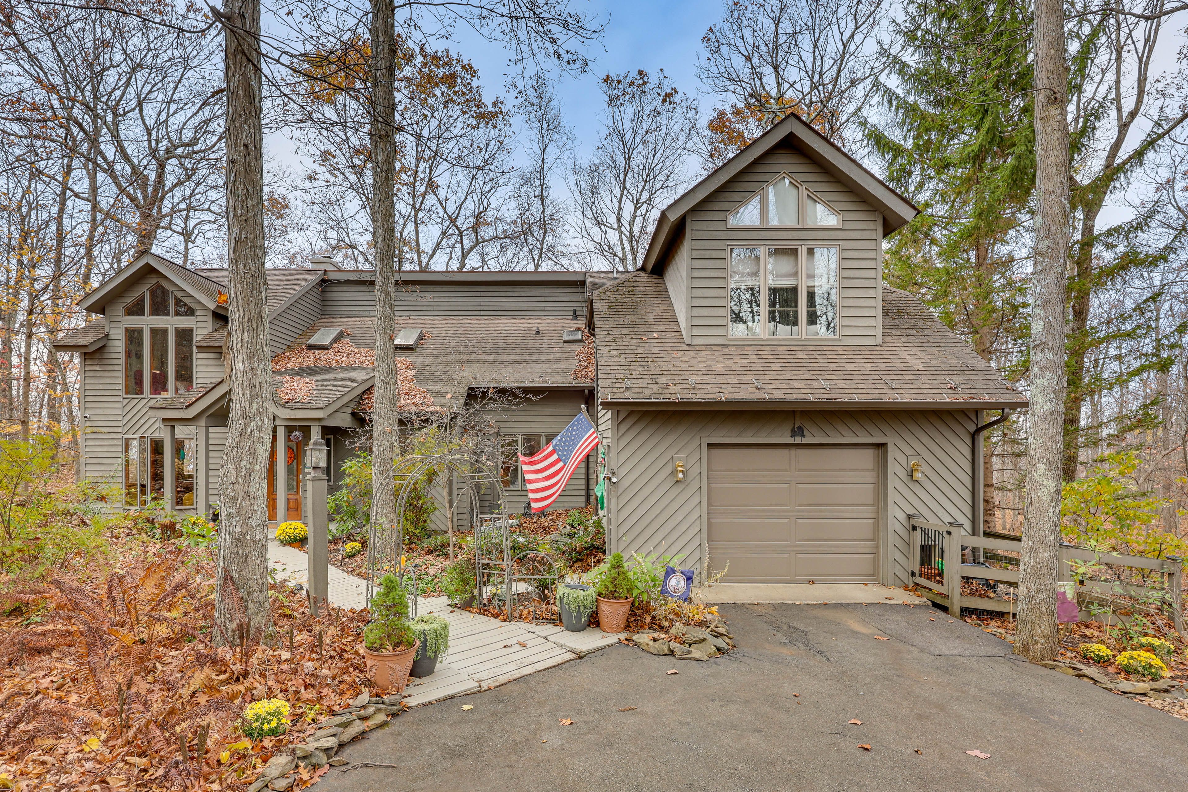 House Exterior | Driveway (4 Vehicles) | Surface Lot | Garage Unavailable